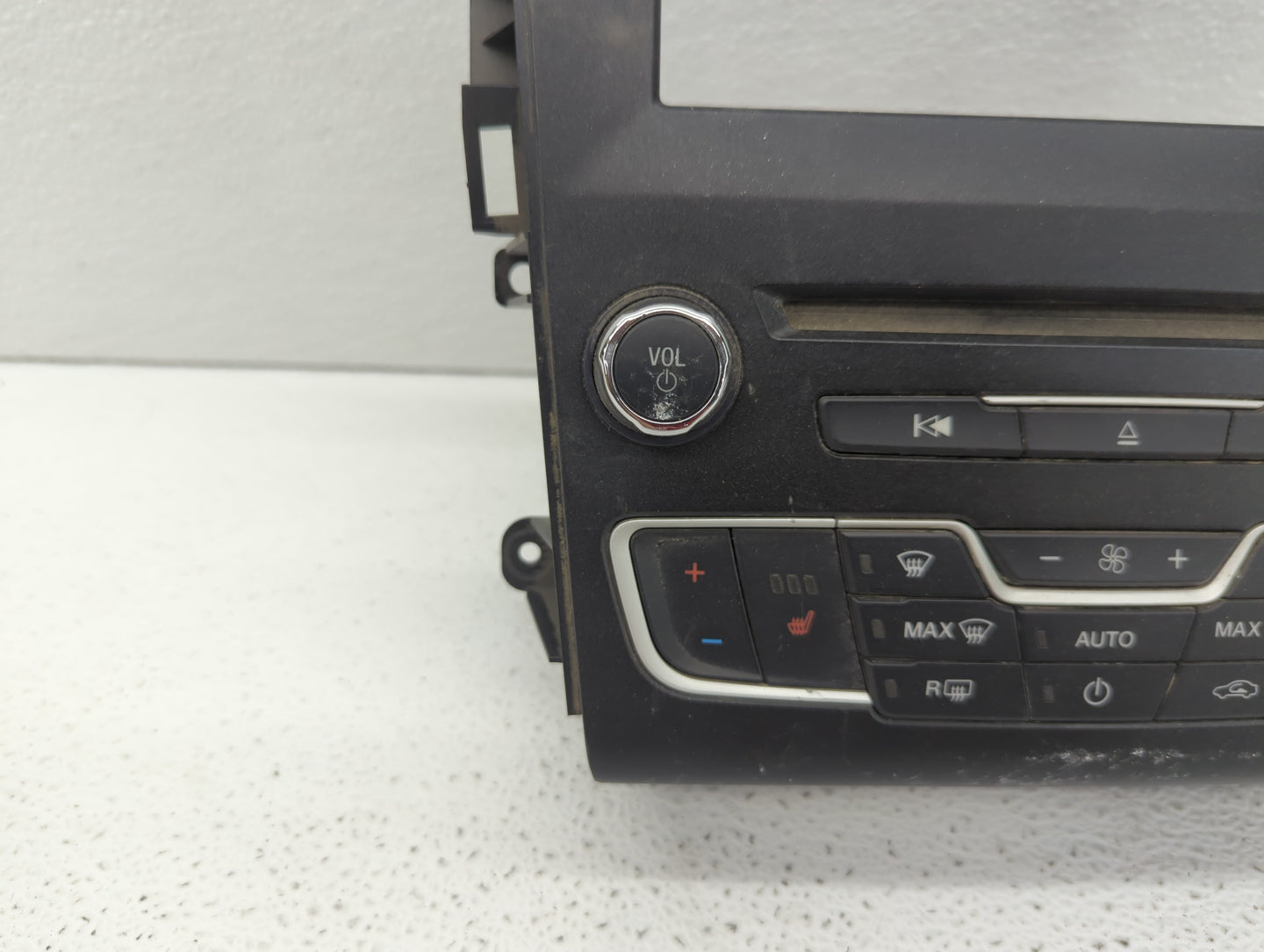 2015-2018 Ford Focus Am Fm Cd Player Radio Receiver - Oemusedautoparts1.com