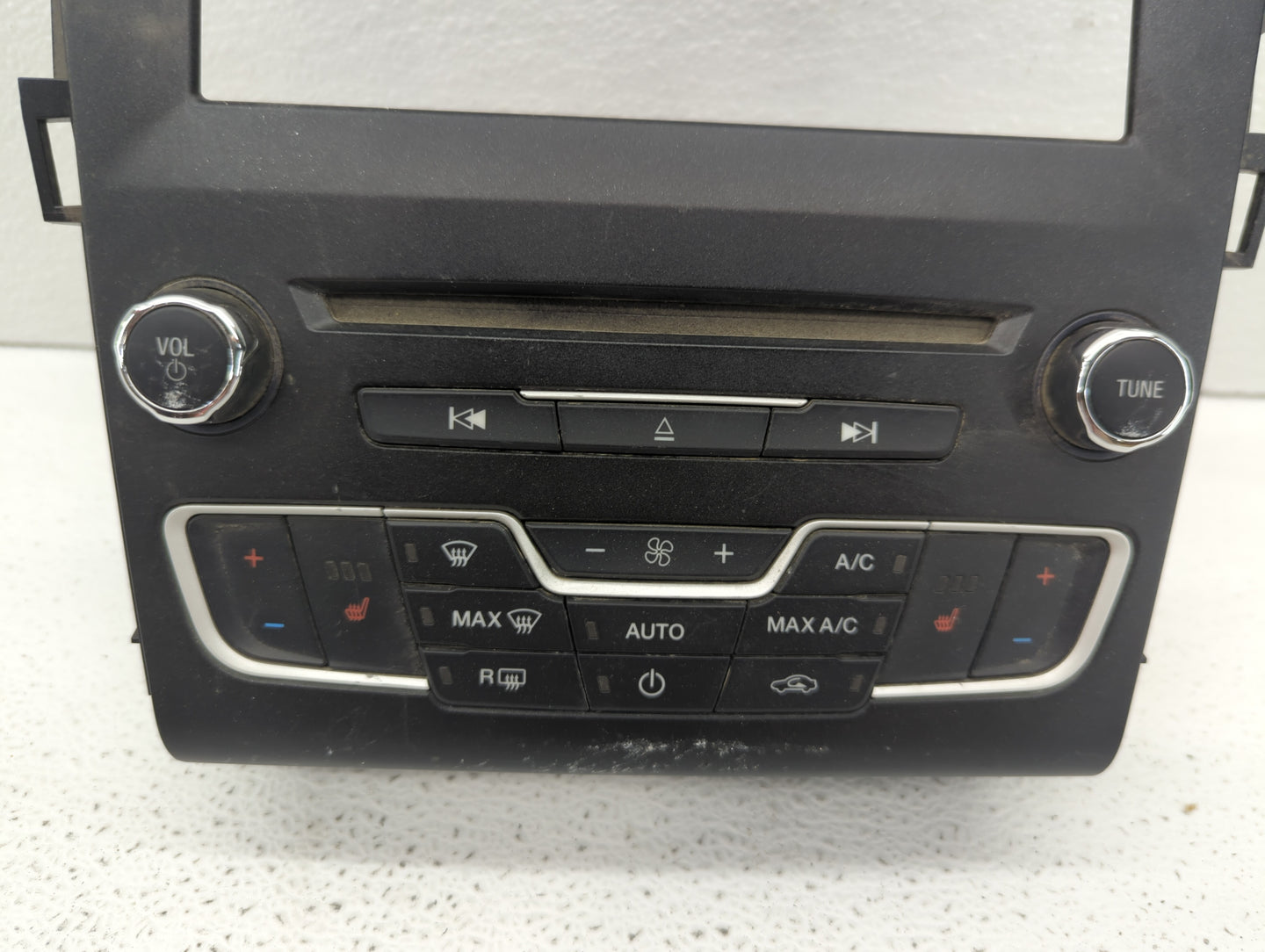 2015-2018 Ford Focus Am Fm Cd Player Radio Receiver - Oemusedautoparts1.com