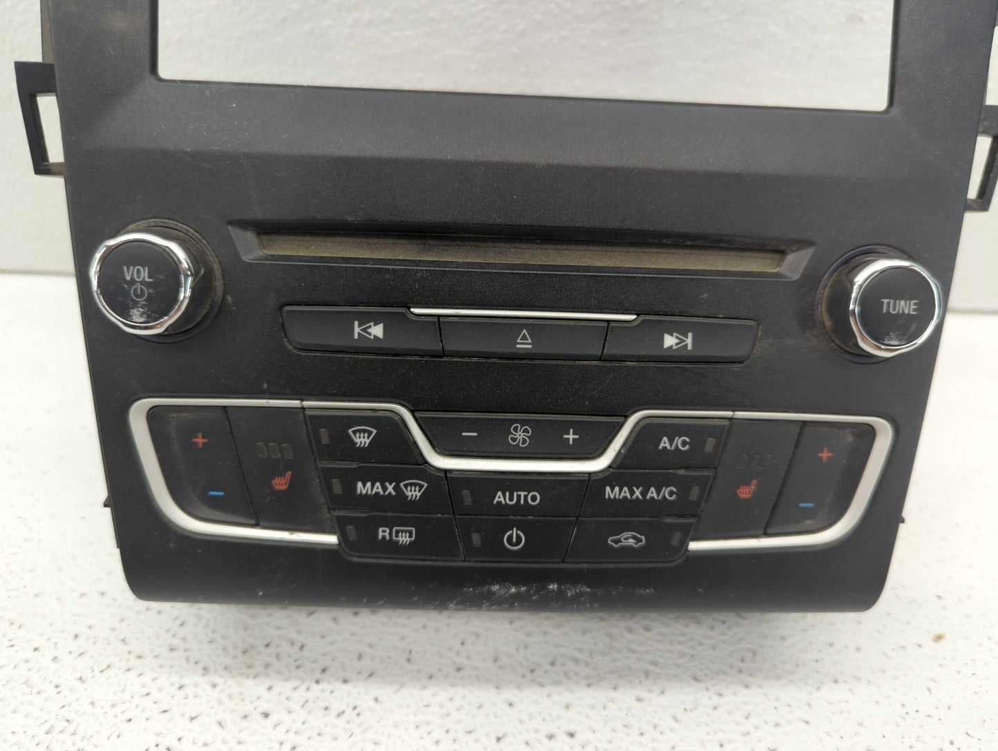 2015-2018 Ford Focus Am Fm Cd Player Radio Receiver - Oemusedautoparts1.com