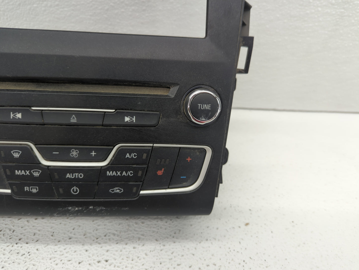 2015-2018 Ford Focus Am Fm Cd Player Radio Receiver - Oemusedautoparts1.com