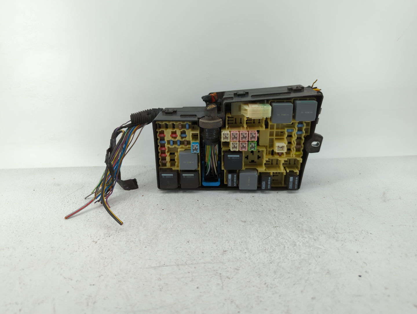 2015 Ford Focus Fusebox Fuse Box Panel Relay Module P/N:AV6T-14A067-AD AV6T-14A142-AB Fits OEM Used Auto Parts - Oemusedauto