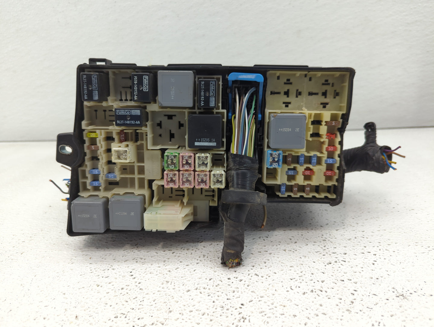 2015 Ford Focus Fusebox Fuse Box Panel Relay Module P/N:AV6T-14A067-AD AV6T-14A142-AB Fits OEM Used Auto Parts - Oemusedauto
