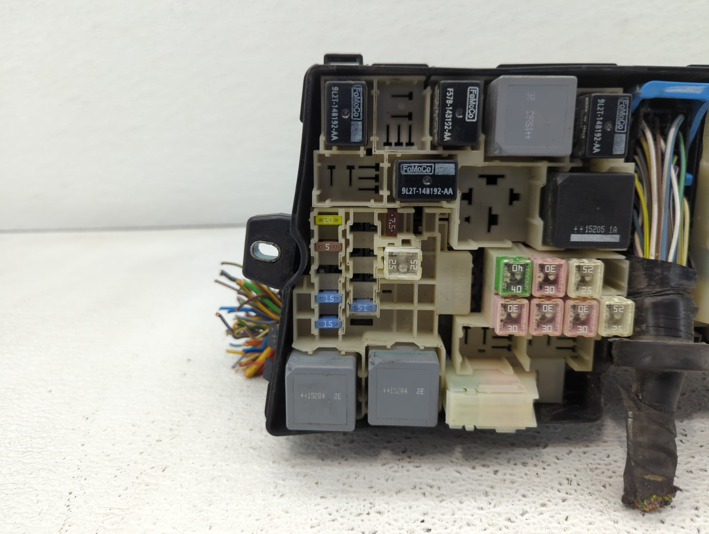 2015 Ford Focus Fusebox Fuse Box Panel Relay Module P/N:AV6T-14A067-AD AV6T-14A142-AB Fits OEM Used Auto Parts - Oemusedauto