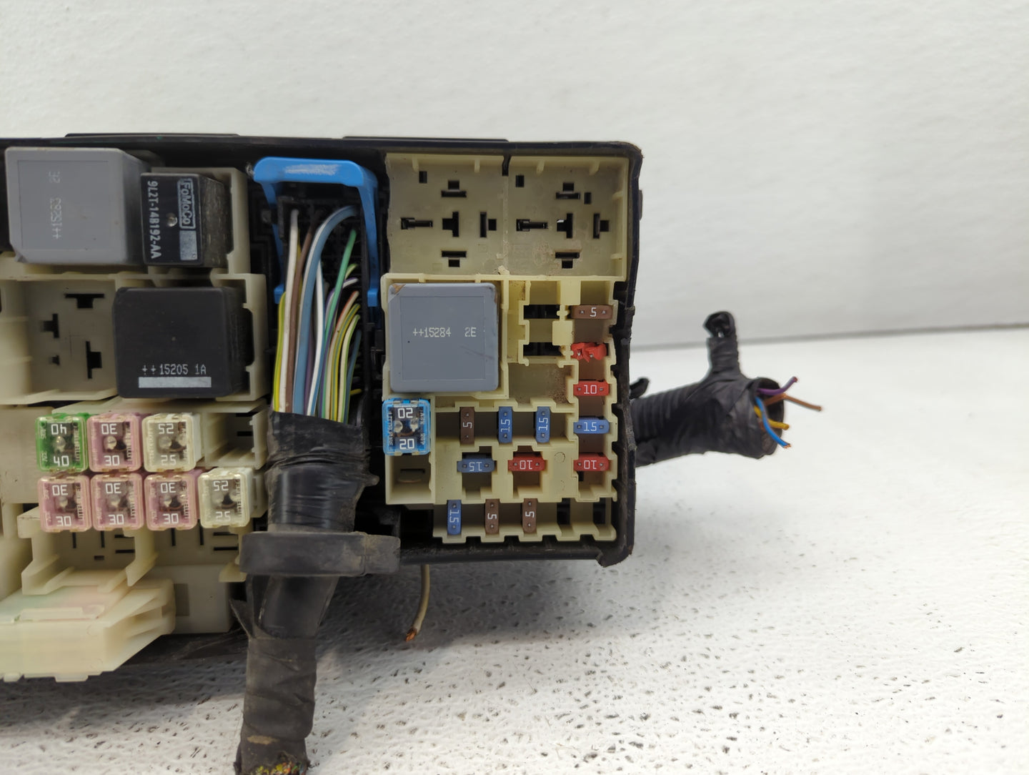 2015 Ford Focus Fusebox Fuse Box Panel Relay Module P/N:AV6T-14A067-AD AV6T-14A142-AB Fits OEM Used Auto Parts - Oemusedauto