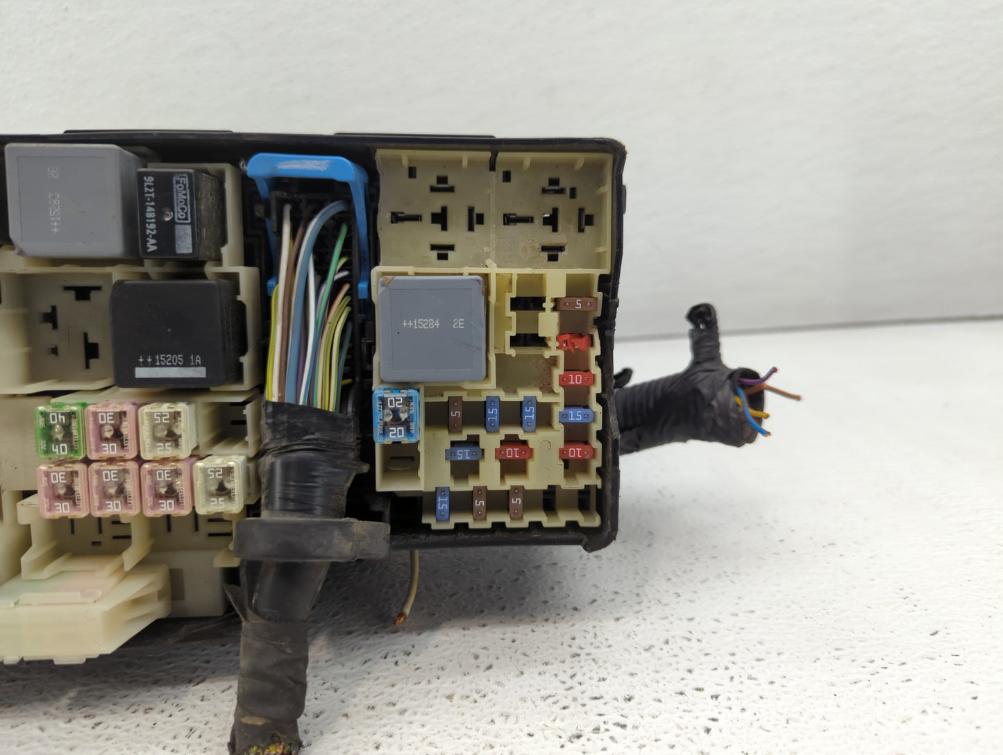 2015 Ford Focus Fusebox Fuse Box Panel Relay Module P/N:AV6T-14A067-AD AV6T-14A142-AB Fits OEM Used Auto Parts - Oemusedauto