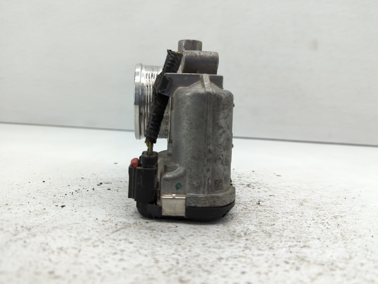 2014-2018 Ford Focus Throttle Body P/N:DS7E-9F991-BB Fits Fits 2014 2015 2016 2017 2018 2019 2020 2021 2022 OEM Used Auto Pa