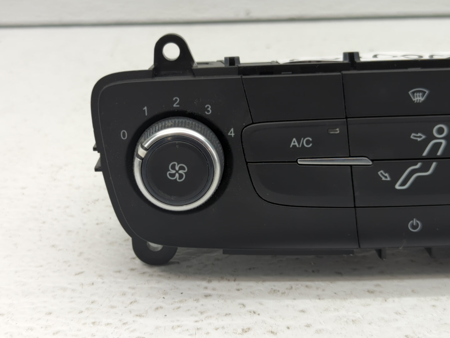2015-2018 Ford Focus Climate Control Module Temperature AC/Heater Replacement P/N:F1ET-19980-EF F1ET-19980-JJ Fits OEM Used 
