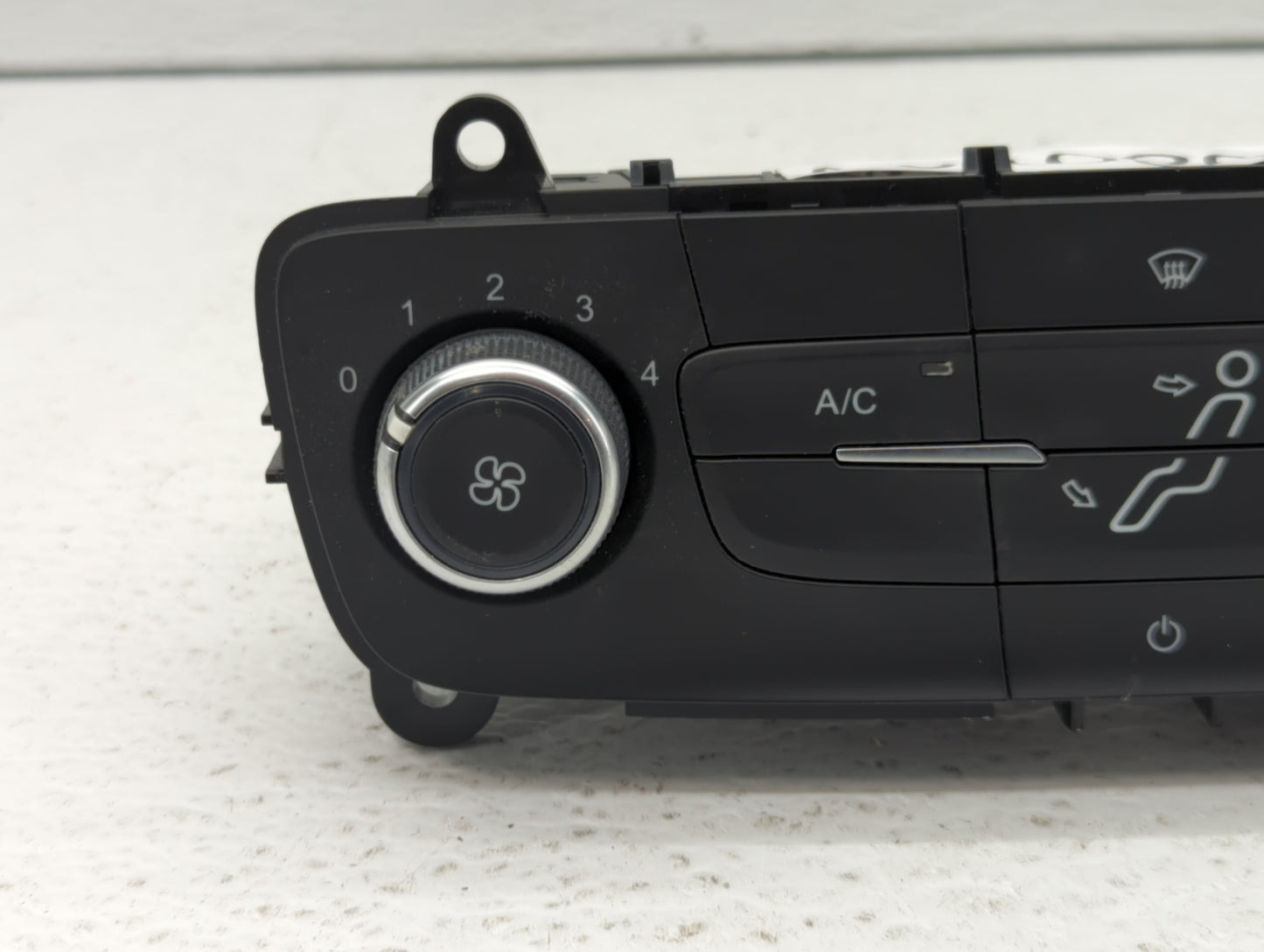 2015-2018 Ford Focus Climate Control Module Temperature AC/Heater Replacement P/N:F1ET-19980-EF F1ET-19980-JJ Fits OEM Used 