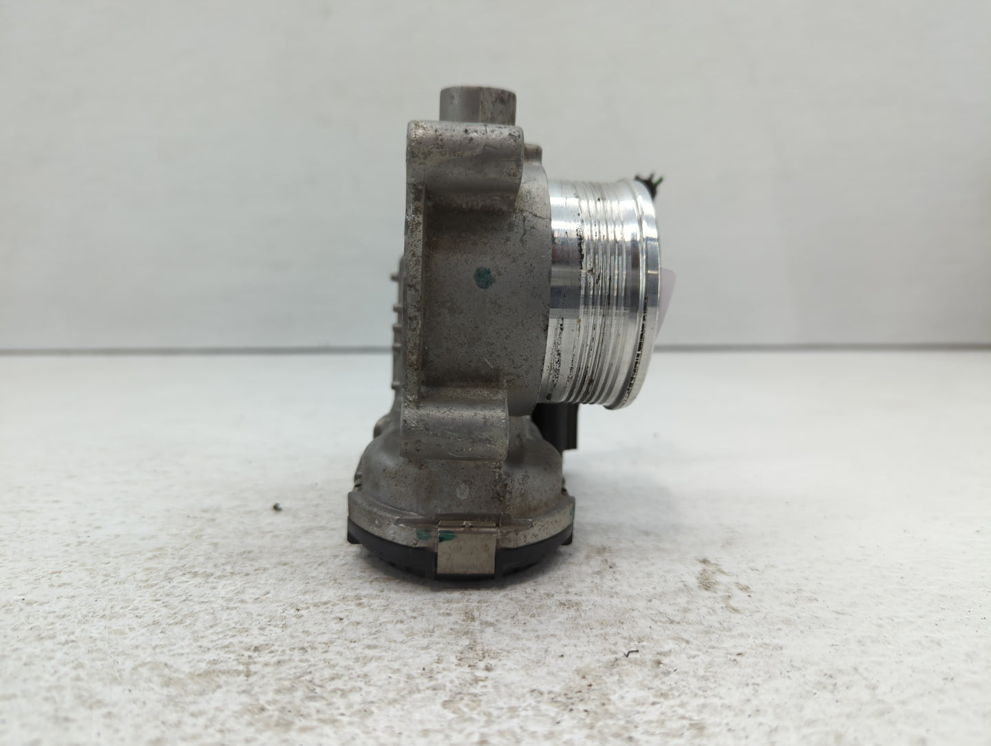 2014-2018 Ford Focus Throttle Body P/N:DS7E-9F991-BB Fits Fits 2014 2015 2016 2017 2018 2019 2020 2021 2022 OEM Used Auto Pa