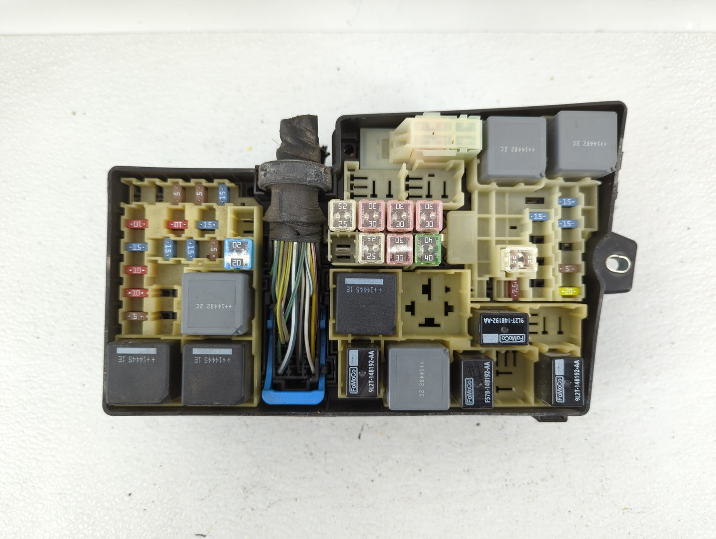 2015 Ford Focus Fusebox Fuse Box Panel Relay Module P/N:AV6T-14A067-AD AV6T-14A142-AB Fits OEM Used Auto Parts - Oemusedauto