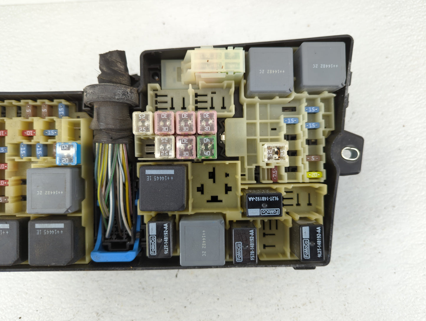 2015 Ford Focus Fusebox Fuse Box Panel Relay Module P/N:AV6T-14A067-AD AV6T-14A142-AB Fits OEM Used Auto Parts - Oemusedauto
