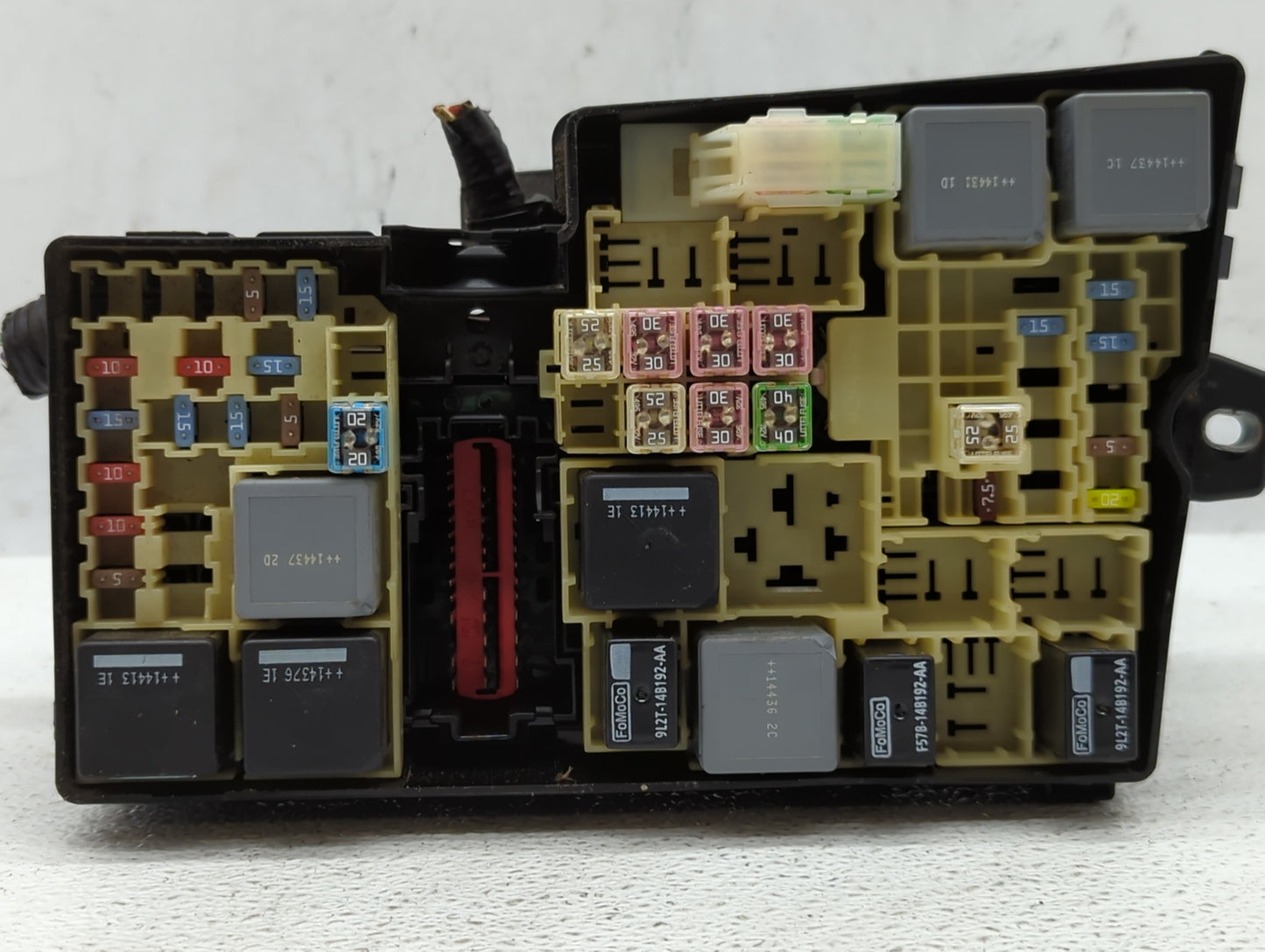 2015 Ford Focus Fusebox Fuse Box Panel Relay Module P/N:AV6T-14A142-AB Fits OEM Used Auto Parts - Oemusedautoparts1.com