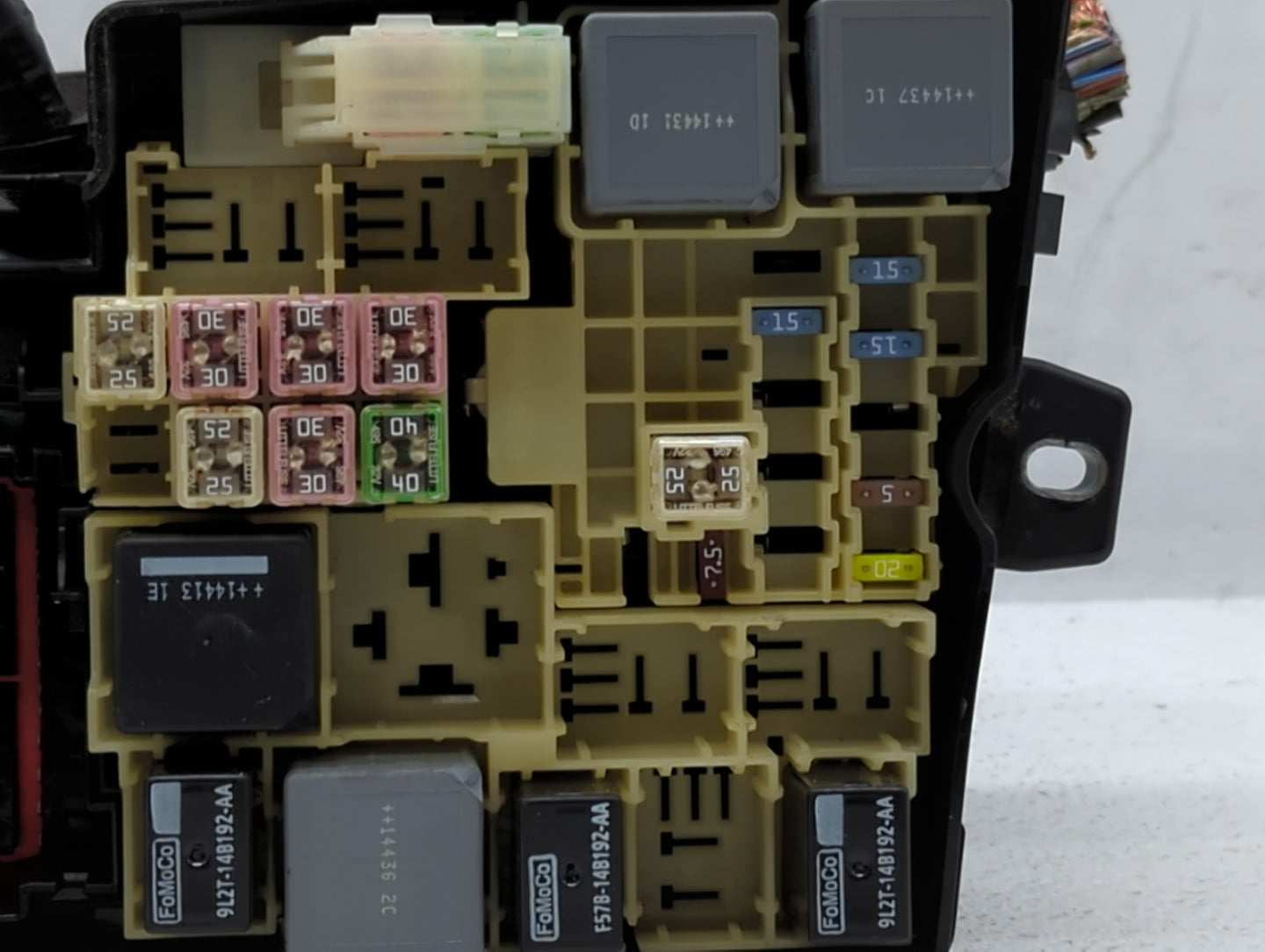 2015 Ford Focus Fusebox Fuse Box Panel Relay Module P/N:AV6T-14A142-AB Fits OEM Used Auto Parts - Oemusedautoparts1.com