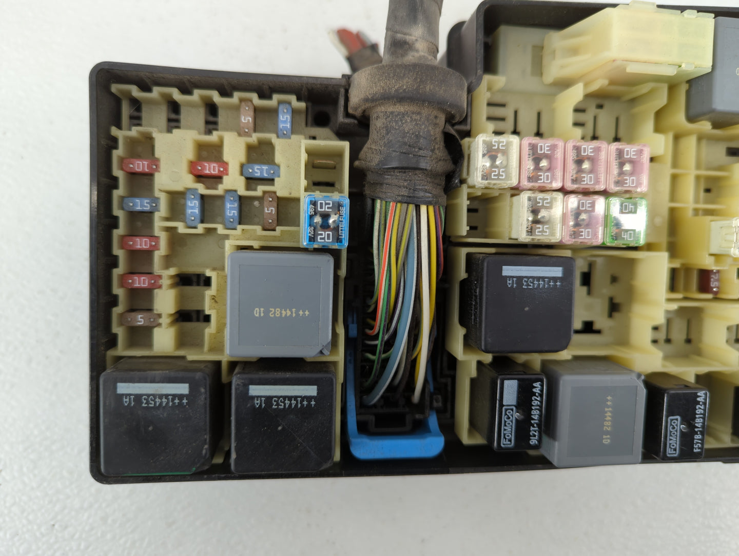 2015 Ford Focus Fusebox Fuse Box Panel Relay Module P/N:AV6T-14A067-AD AV6T-14A142-AB Fits OEM Used Auto Parts - Oemusedauto