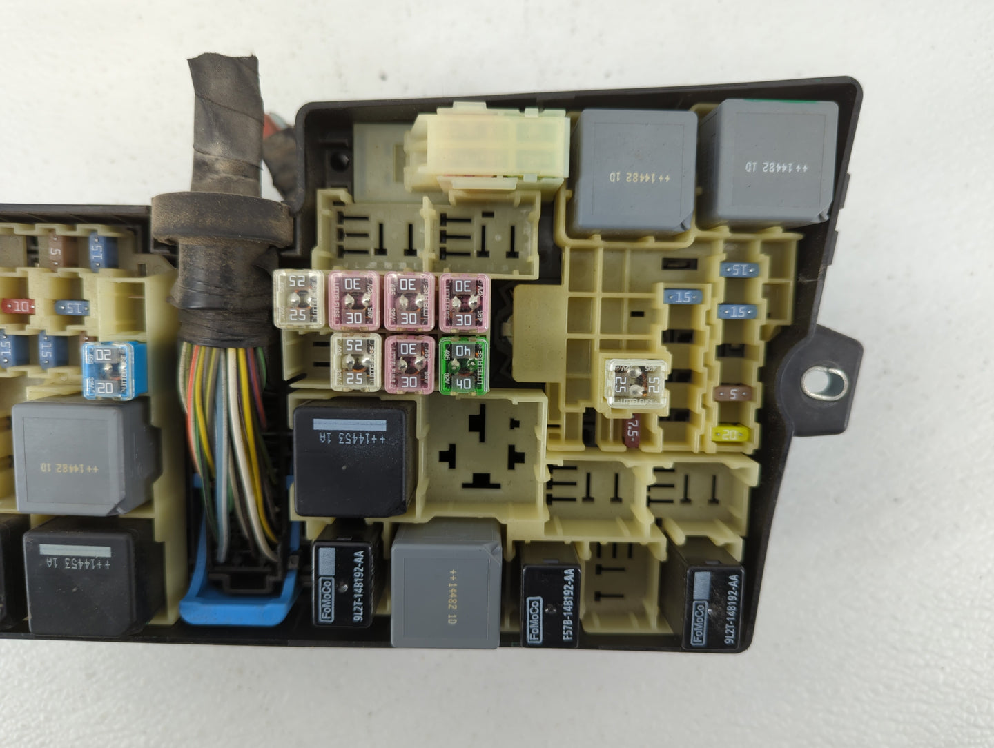 2015 Ford Focus Fusebox Fuse Box Panel Relay Module P/N:AV6T-14A067-AD AV6T-14A142-AB Fits OEM Used Auto Parts - Oemusedauto