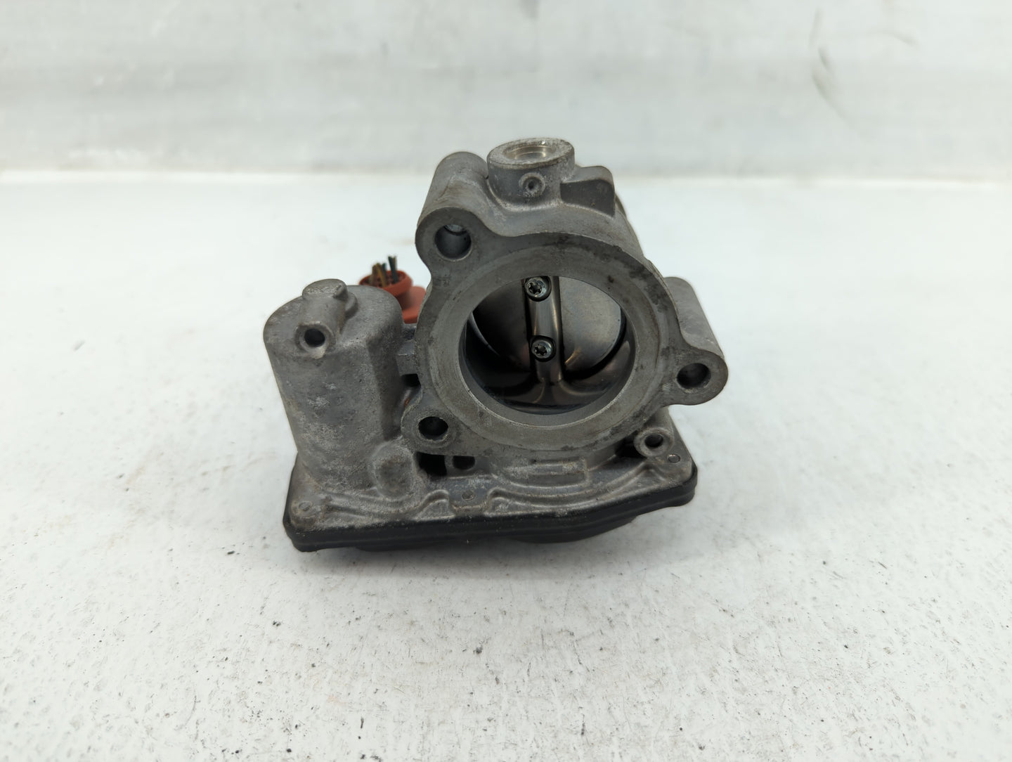 2015-2018 Ford Focus Throttle Body P/N:B14 490 0525 Fits Fits 2014 2015 2016 2017 2018 OEM Used Auto Parts - Oemusedautopart