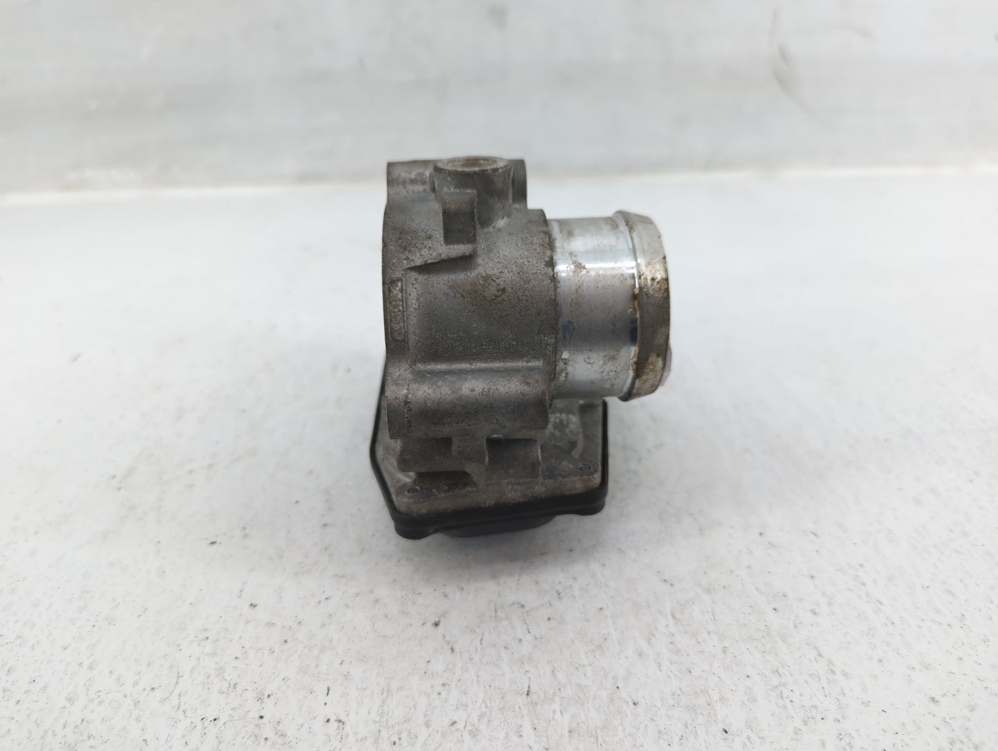 2015-2018 Ford Focus Throttle Body P/N:B14 490 0525 Fits Fits 2014 2015 2016 2017 2018 OEM Used Auto Parts - Oemusedautopart