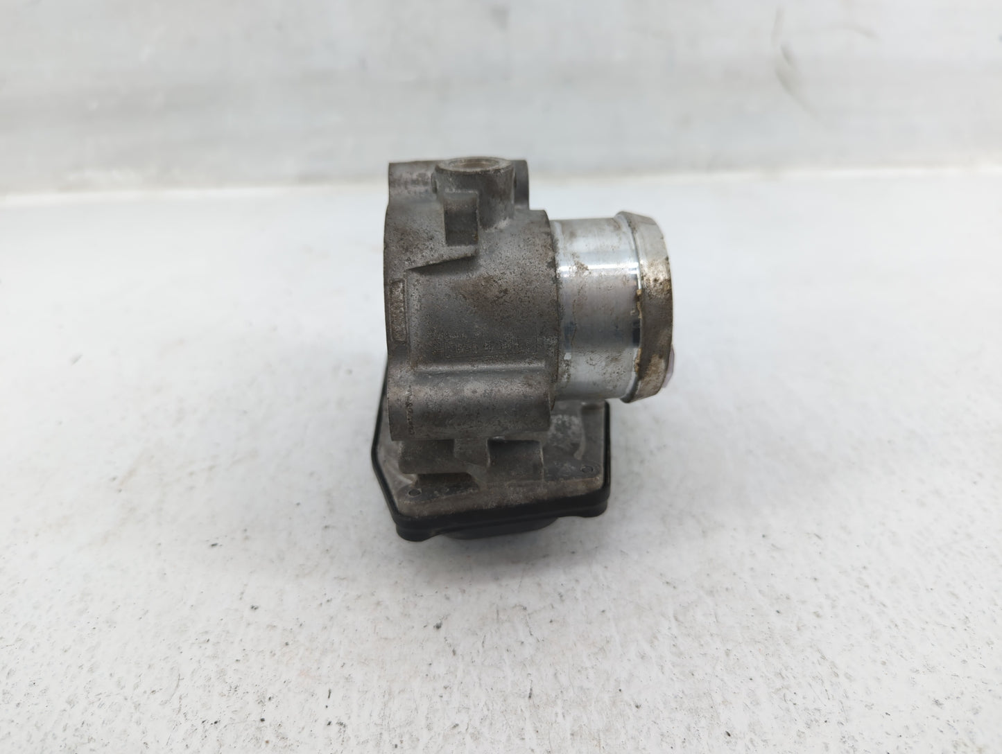 2015-2018 Ford Focus Throttle Body P/N:B14 490 0525 Fits Fits 2014 2015 2016 2017 2018 OEM Used Auto Parts - Oemusedautopart