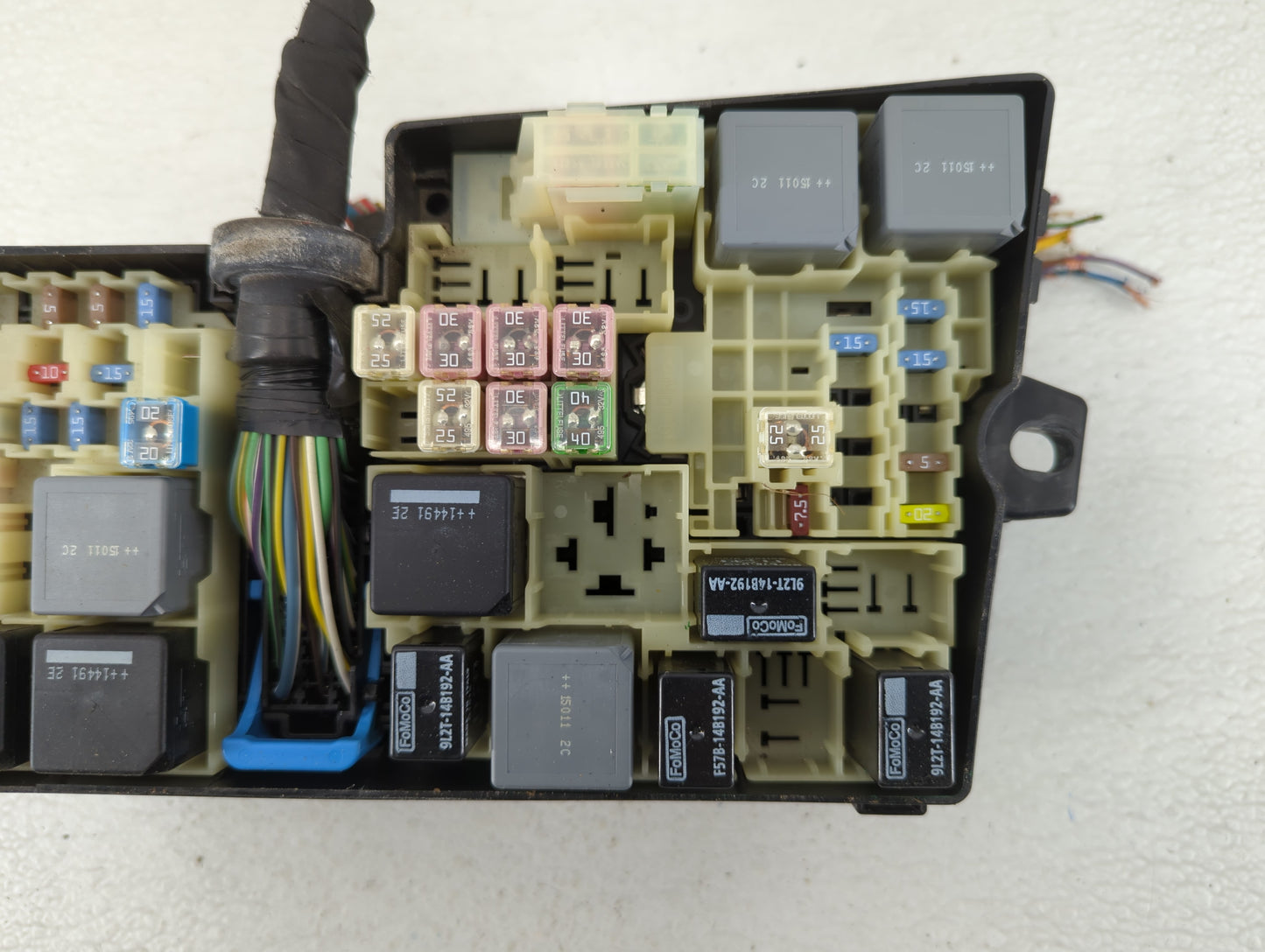 2015 Ford Focus Fusebox Fuse Box Panel Relay Module P/N:AV6T-14A067-AD Fits OEM Used Auto Parts - Oemusedautoparts1.com