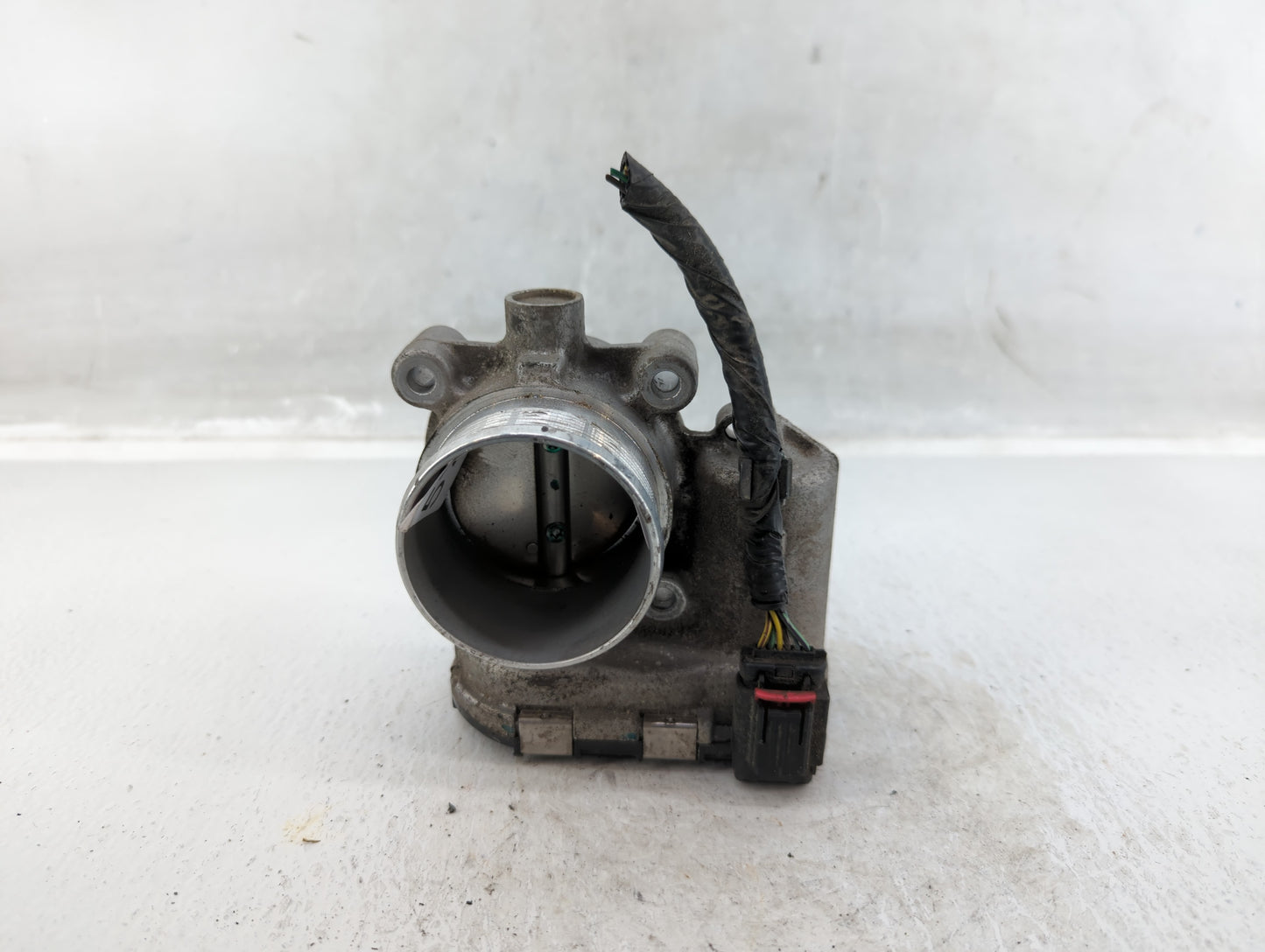 2014-2018 Ford Focus Throttle Body P/N:DS7E-9F991-BB Fits Fits 2014 2015 2016 2017 2018 2019 2020 2021 2022 OEM Used Auto Pa