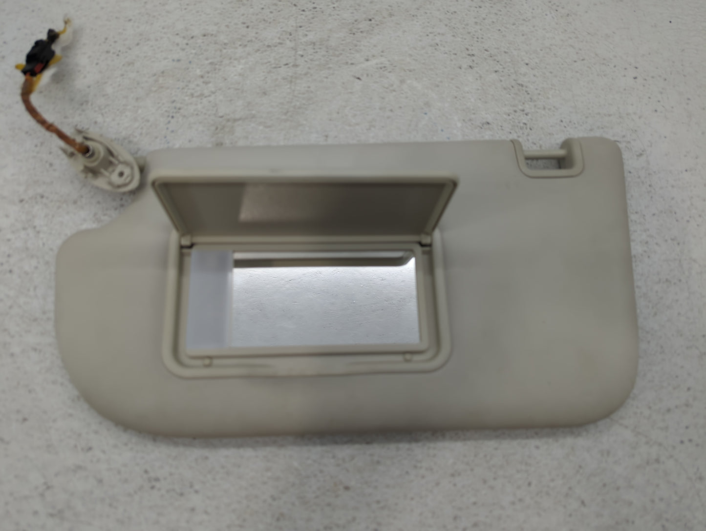 2013-2018 Ford Focus Sun Visor Shade Replacement Passenger Right Mirror Fits Fits 2013 2014 2015 2016 2017 2018 OEM Used Aut
