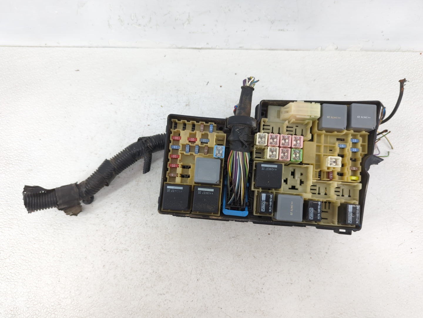 2015 Ford Focus Fusebox Fuse Box Panel Relay Module P/N:E00027328 AV6T-14A142-AB, AV6T-14A067-AD Fits OEM Used Auto Parts - 