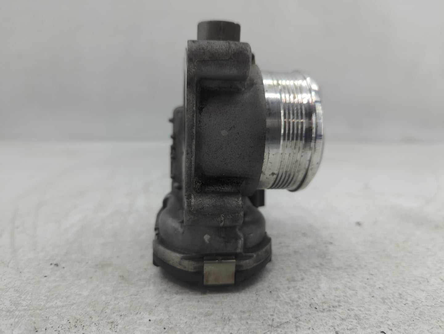 2014-2018 Ford Focus Throttle Body P/N:DS7E-9F991-BB Fits Fits 2014 2015 2016 2017 2018 2019 2020 2021 2022 OEM Used Auto Pa