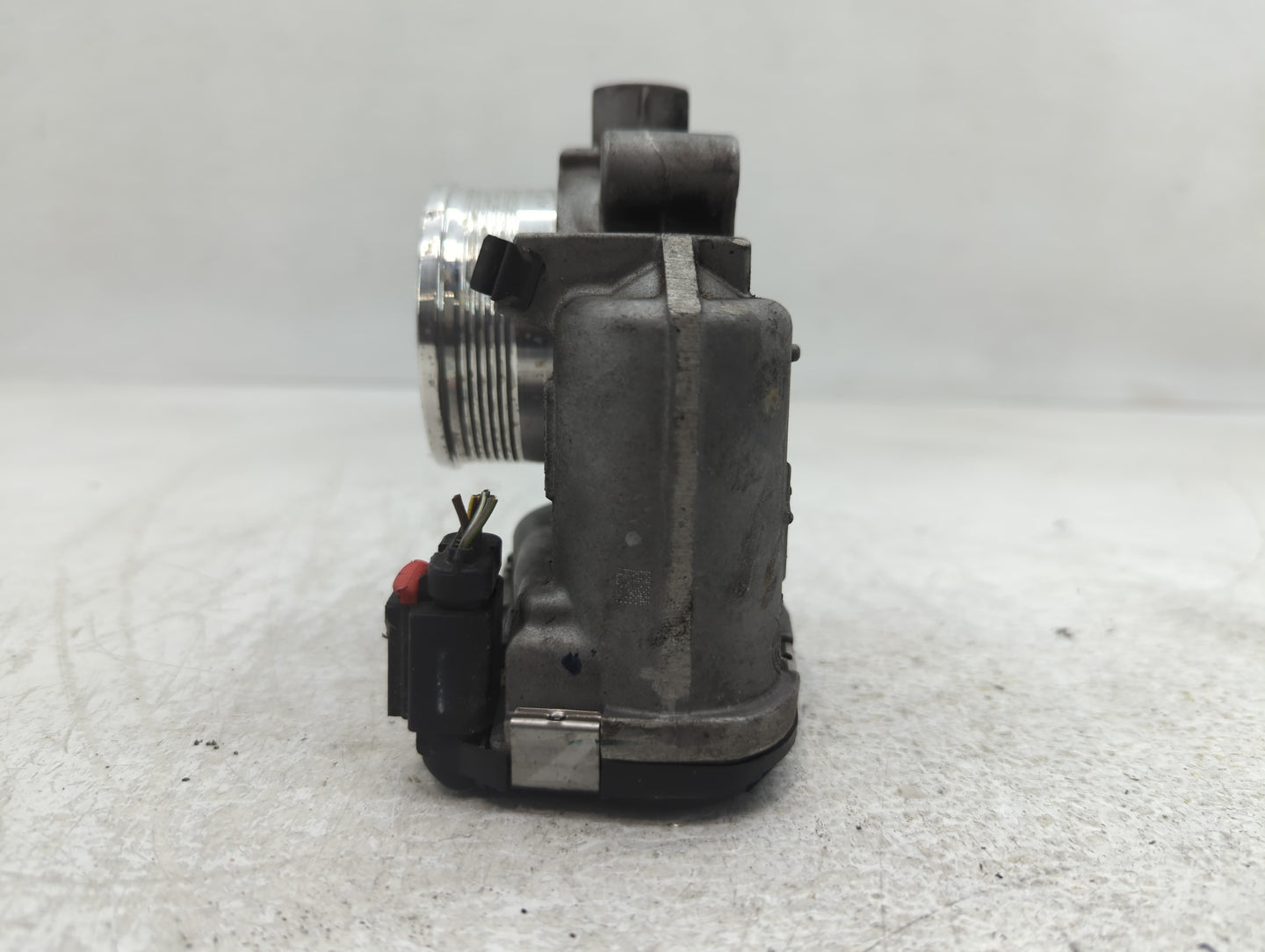 2014-2018 Ford Focus Throttle Body P/N:DS7E-9F991-BB Fits Fits 2014 2015 2016 2017 2018 2019 2020 2021 2022 OEM Used Auto Pa