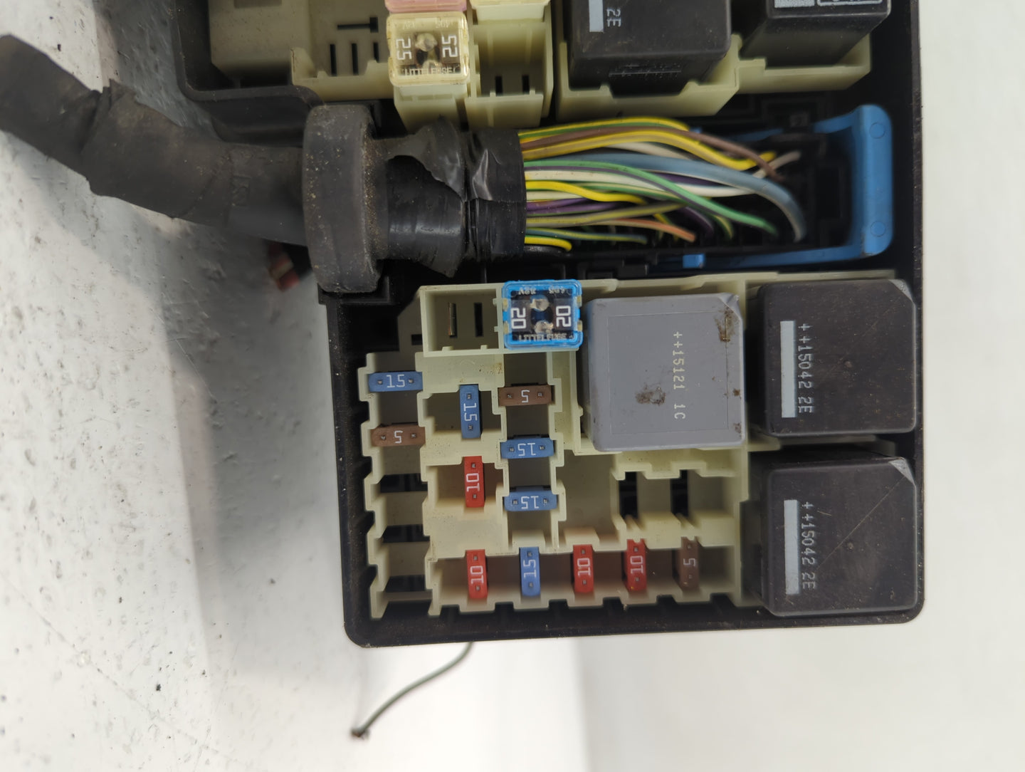 2015 Ford Focus Fusebox Fuse Box Panel Relay Module P/N:E00027328 AV6T-14A142-AB Fits OEM Used Auto Parts - Oemusedautoparts