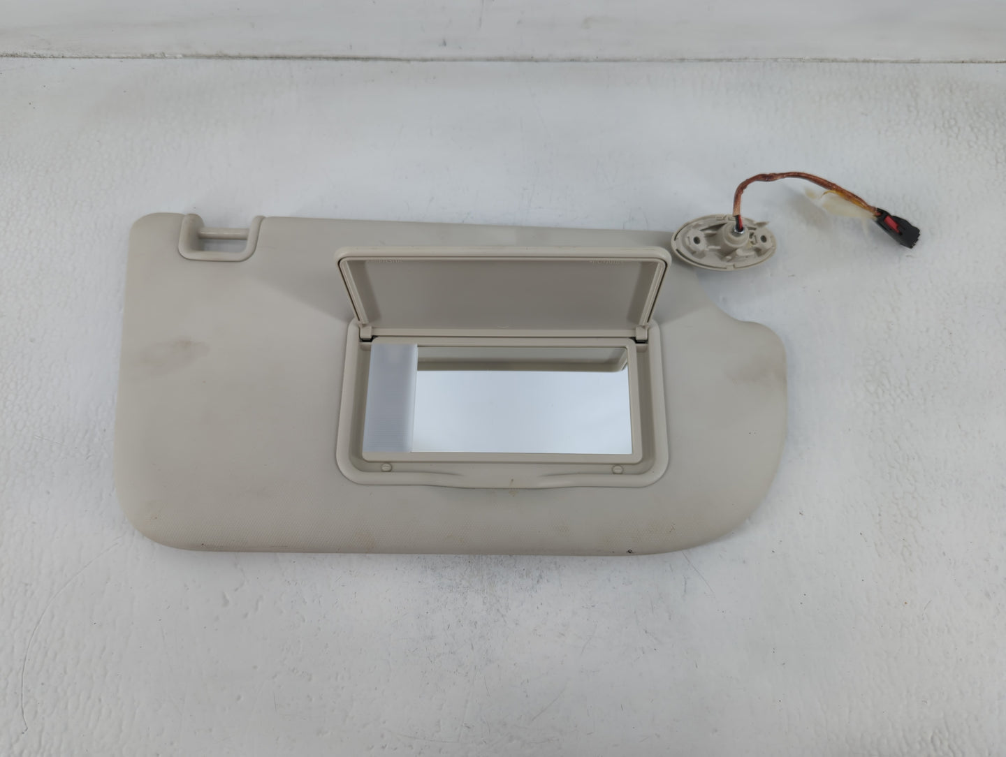2013-2018 Ford Focus Sun Visor Shade Replacement Passenger Right Mirror Fits Fits 2013 2014 2015 2016 2017 2018 OEM Used Aut