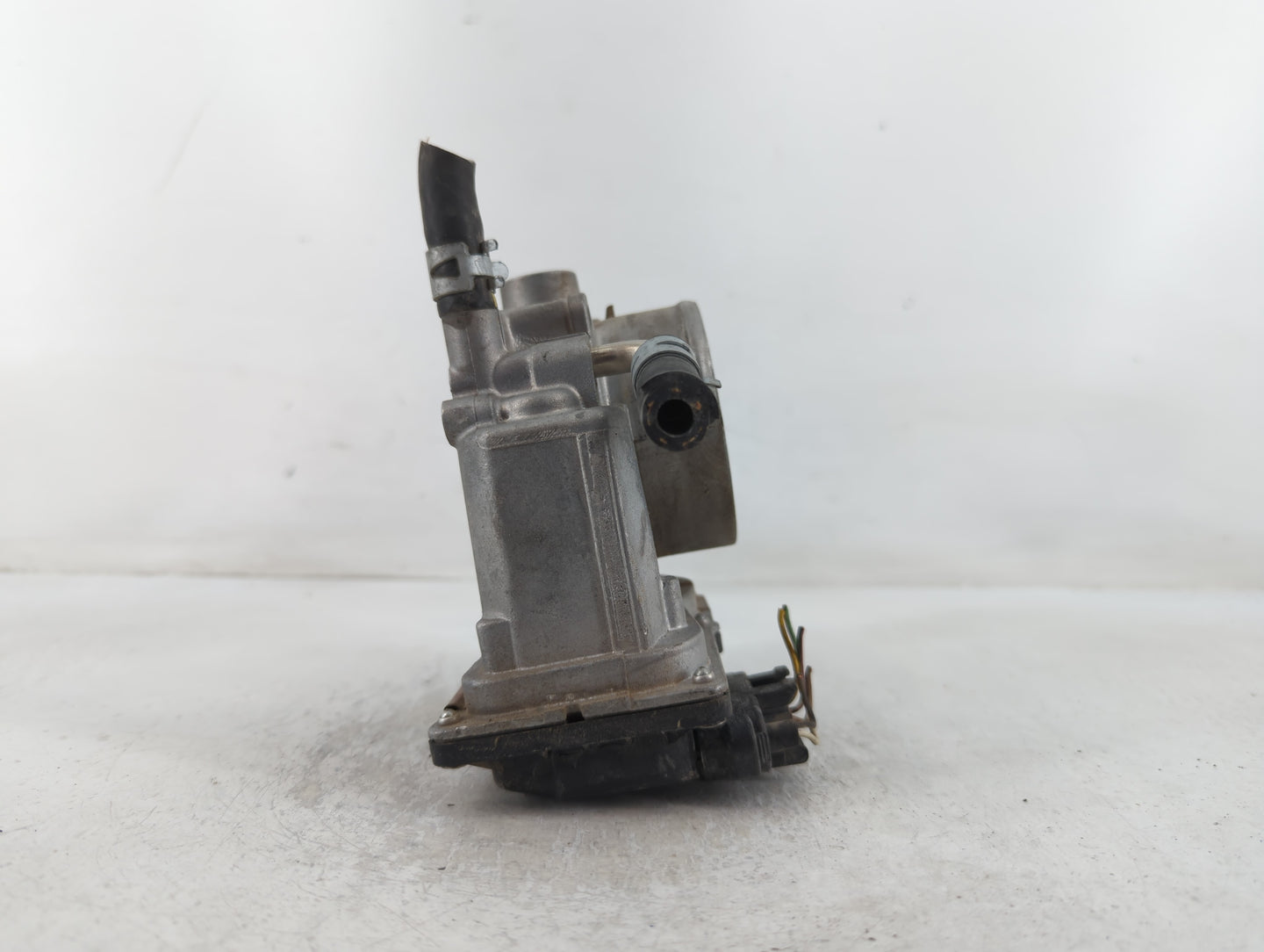 2014-2018 Ford Focus Throttle Body P/N:22030-20060 Fits Fits 2014 2015 2016 2017 2018 2019 2020 2021 2022 OEM Used Auto Part