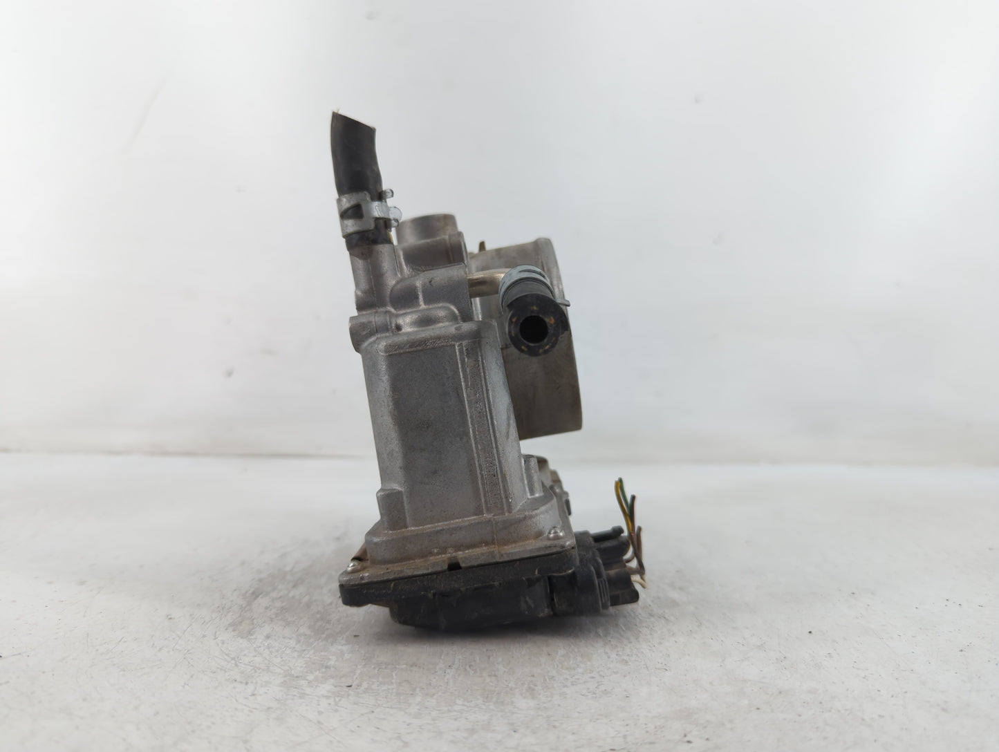 2014-2018 Ford Focus Throttle Body P/N:22030-20060 Fits Fits 2014 2015 2016 2017 2018 2019 2020 2021 2022 OEM Used Auto Part