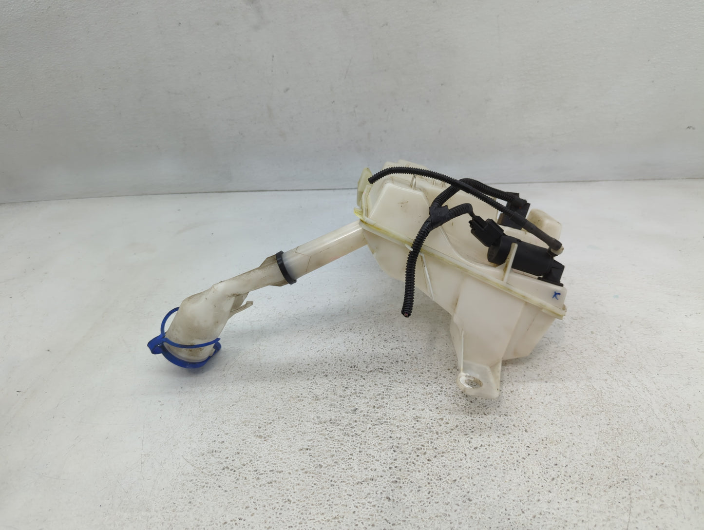 2012-2018 Ford Focus Windshield Washer Fluid Reservoir Bottle Oem - Oemusedautoparts1.com