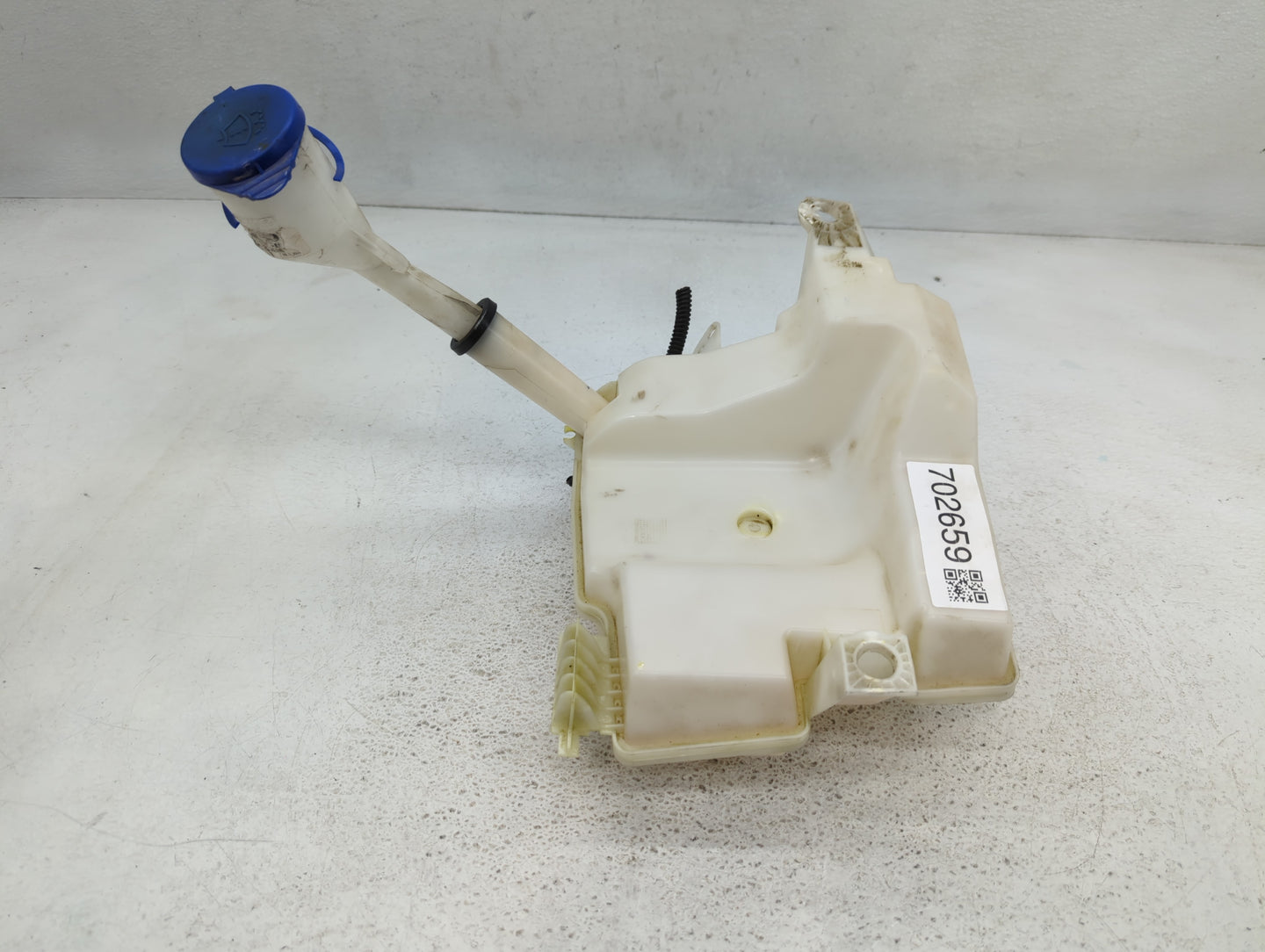 2012-2018 Ford Focus Windshield Washer Fluid Reservoir Bottle Oem - Oemusedautoparts1.com