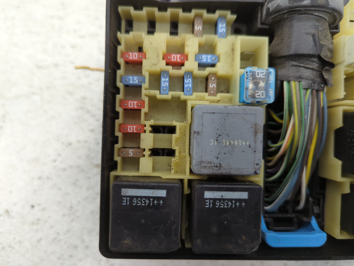 2015 Ford Focus Fusebox Fuse Box Panel Relay Module P/N:E00027328 AV6T-14A142-AB Fits OEM Used Auto Parts - Oemusedautoparts