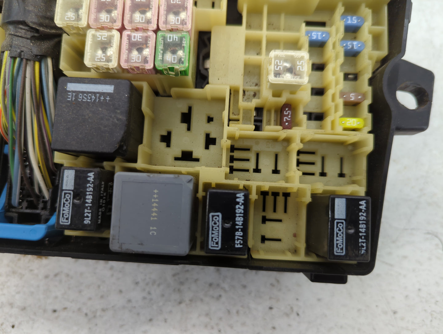 2015 Ford Focus Fusebox Fuse Box Panel Relay Module P/N:E00027328 AV6T-14A142-AB Fits OEM Used Auto Parts - Oemusedautoparts