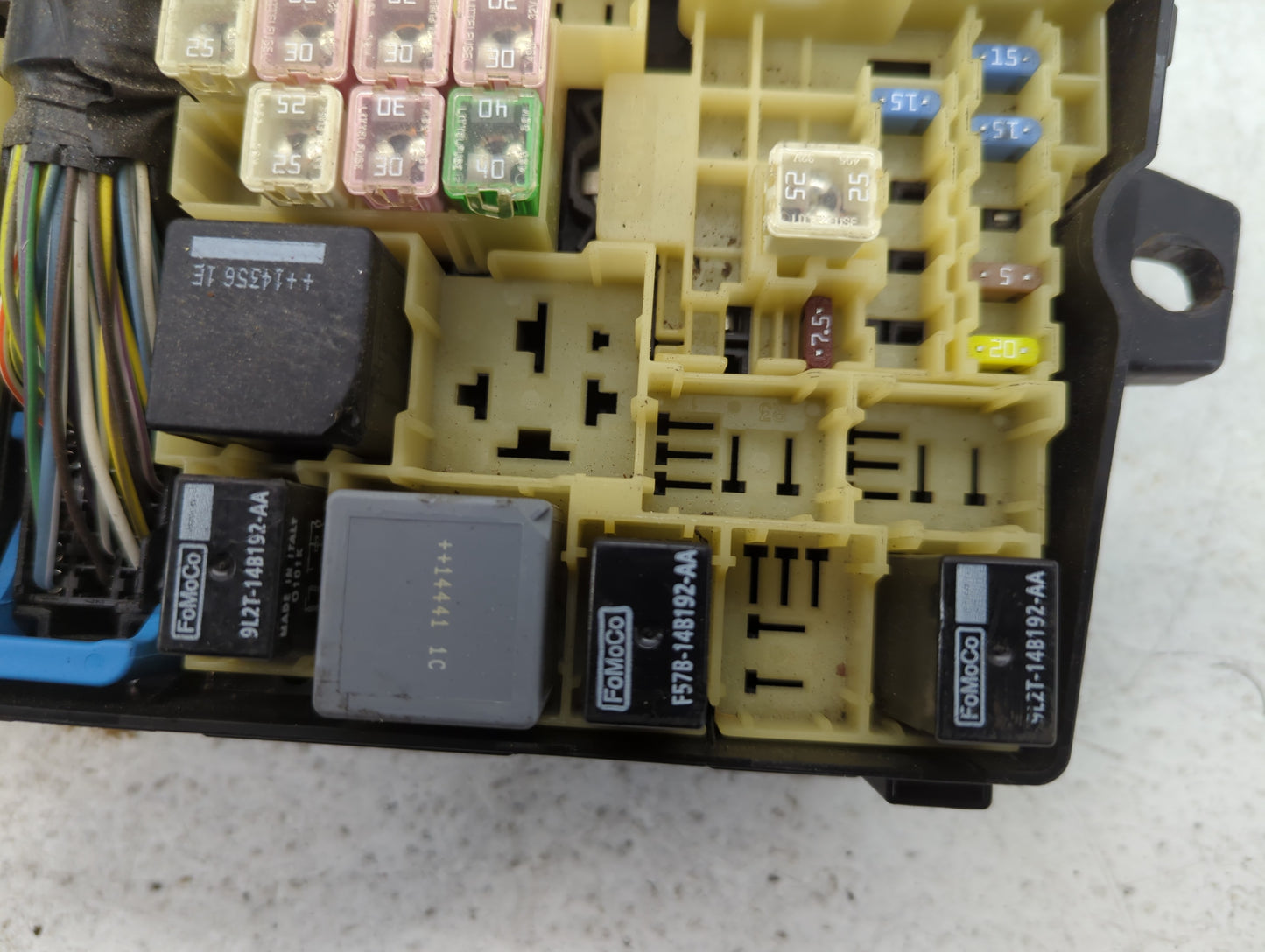 2015 Ford Focus Fusebox Fuse Box Panel Relay Module P/N:E00027328 AV6T-14A142-AB Fits OEM Used Auto Parts - Oemusedautoparts