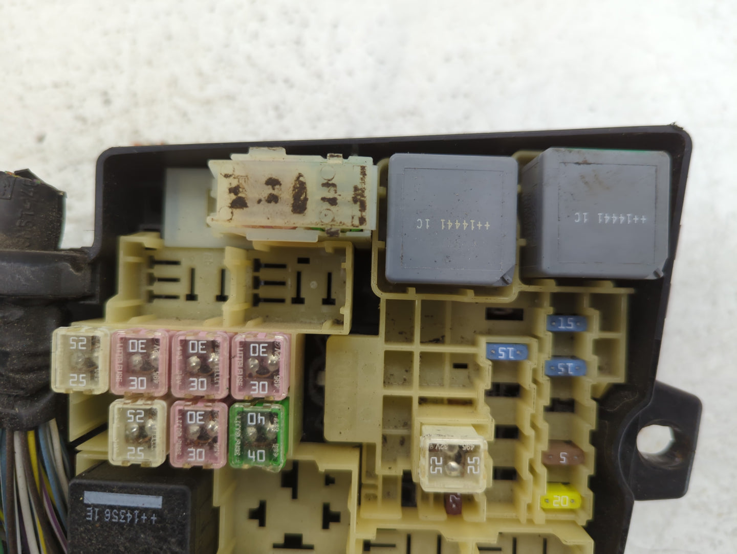 2015 Ford Focus Fusebox Fuse Box Panel Relay Module P/N:E00027328 AV6T-14A142-AB Fits OEM Used Auto Parts - Oemusedautoparts