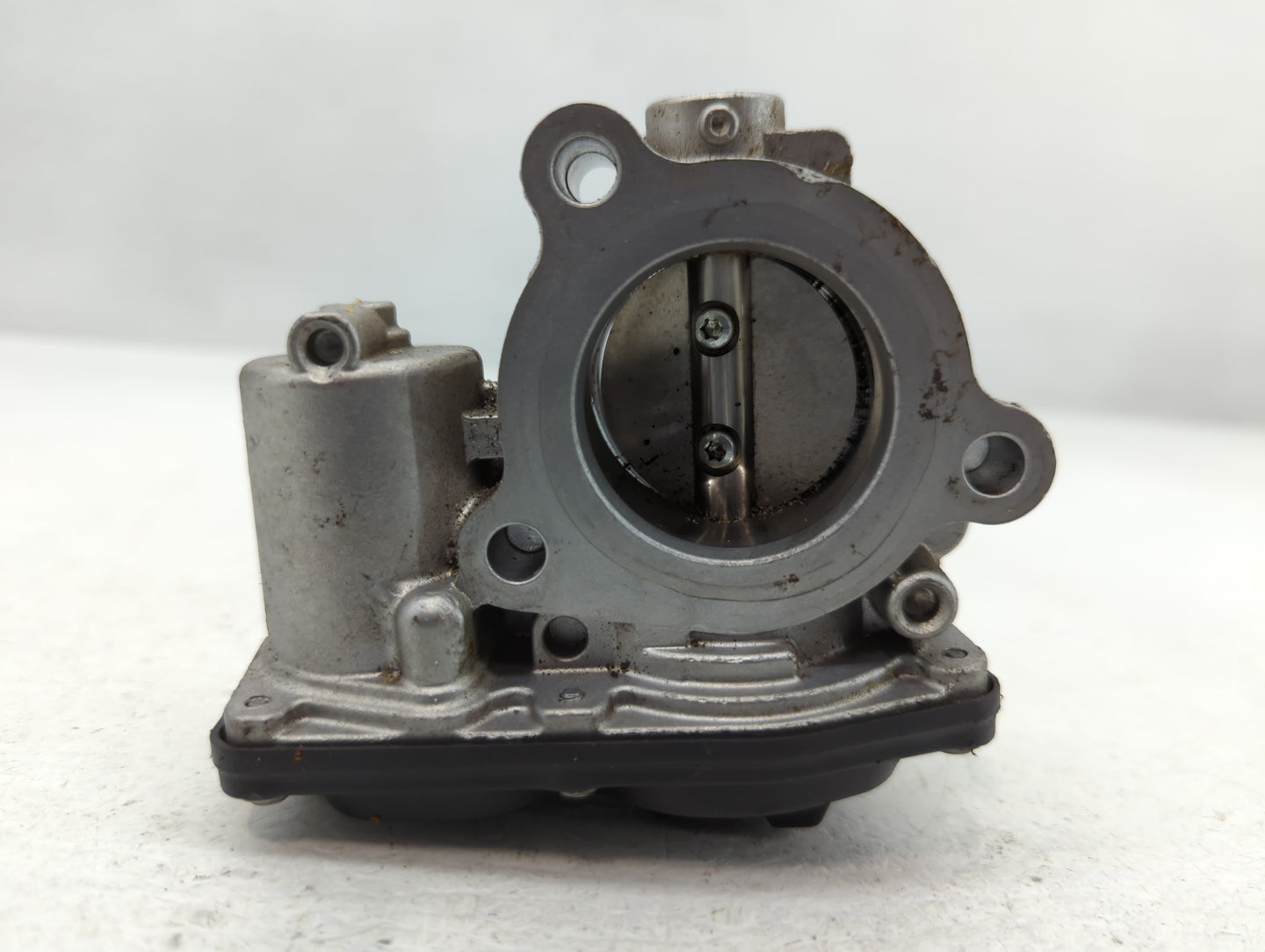 2015-2018 Ford Focus Throttle Body P/N:B18 264 0114 CM5G-9F991-CA Fits Fits 2014 2015 2016 2017 2018 OEM Used Auto Parts - O