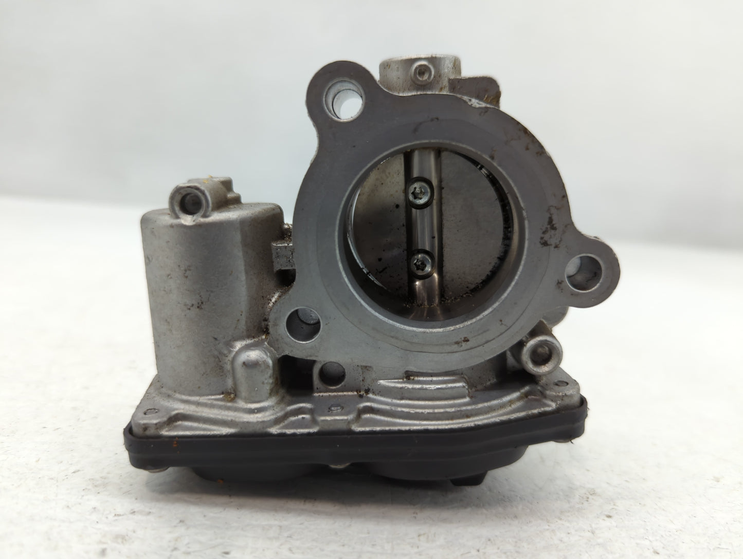 2015-2018 Ford Focus Throttle Body P/N:B18 264 0114 CM5G-9F991-CA Fits Fits 2014 2015 2016 2017 2018 OEM Used Auto Parts - O