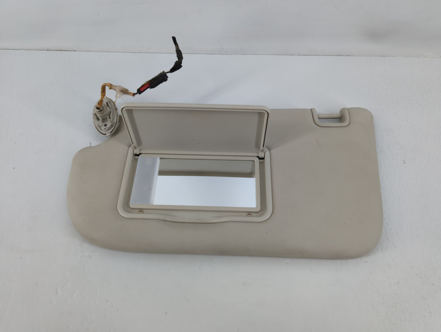 2013-2018 Ford Focus Sun Visor Shade Replacement Driver Left Mirror Fits Fits 2013 2014 2015 2016 2017 2018 OEM Used Auto Pa