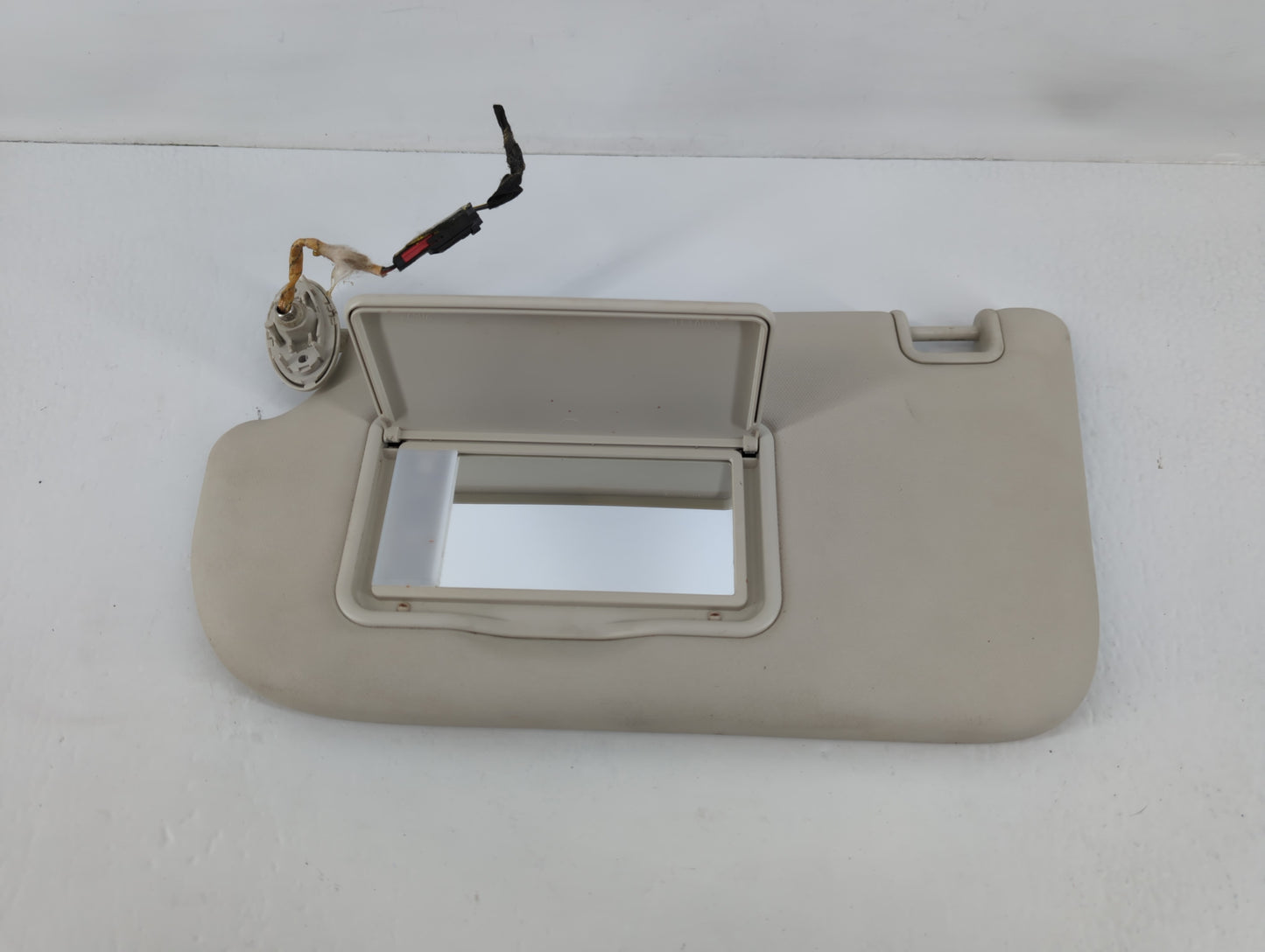 2013-2018 Ford Focus Sun Visor Shade Replacement Driver Left Mirror Fits Fits 2013 2014 2015 2016 2017 2018 OEM Used Auto Pa