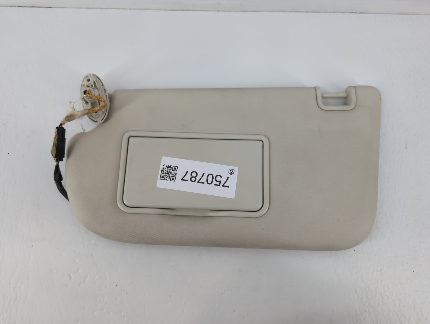 2013-2018 Ford Focus Sun Visor Shade Replacement Driver Left Mirror Fits Fits 2013 2014 2015 2016 2017 2018 OEM Used Auto Pa