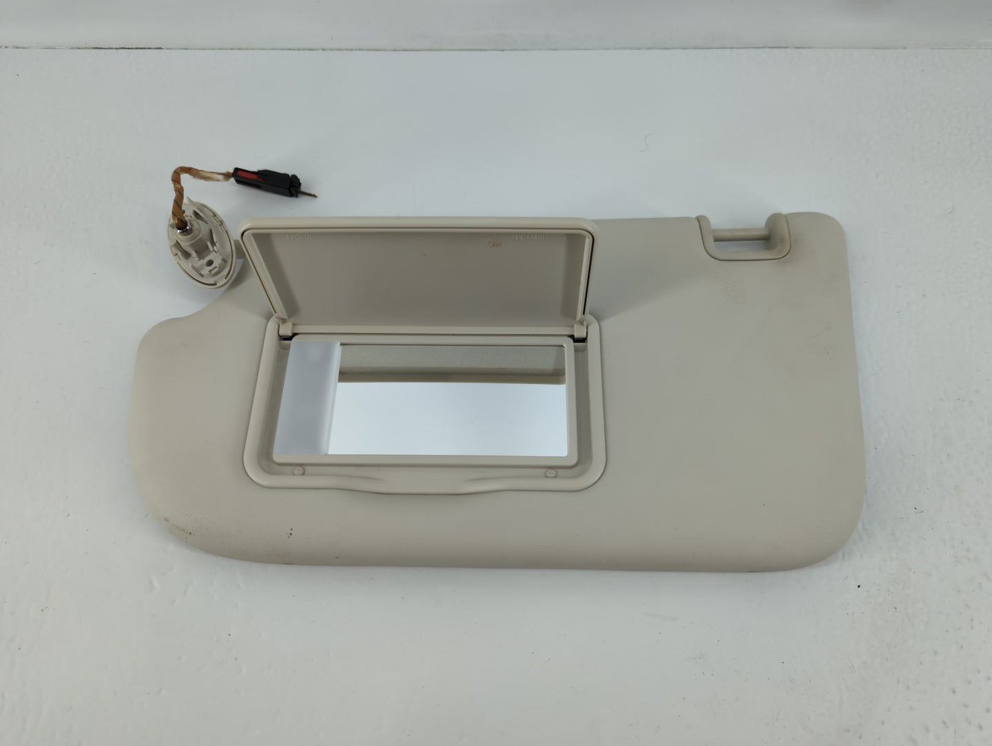 2013-2018 Ford Focus Sun Visor Shade Replacement Driver Left Mirror Fits Fits 2013 2014 2015 2016 2017 2018 OEM Used Auto Pa
