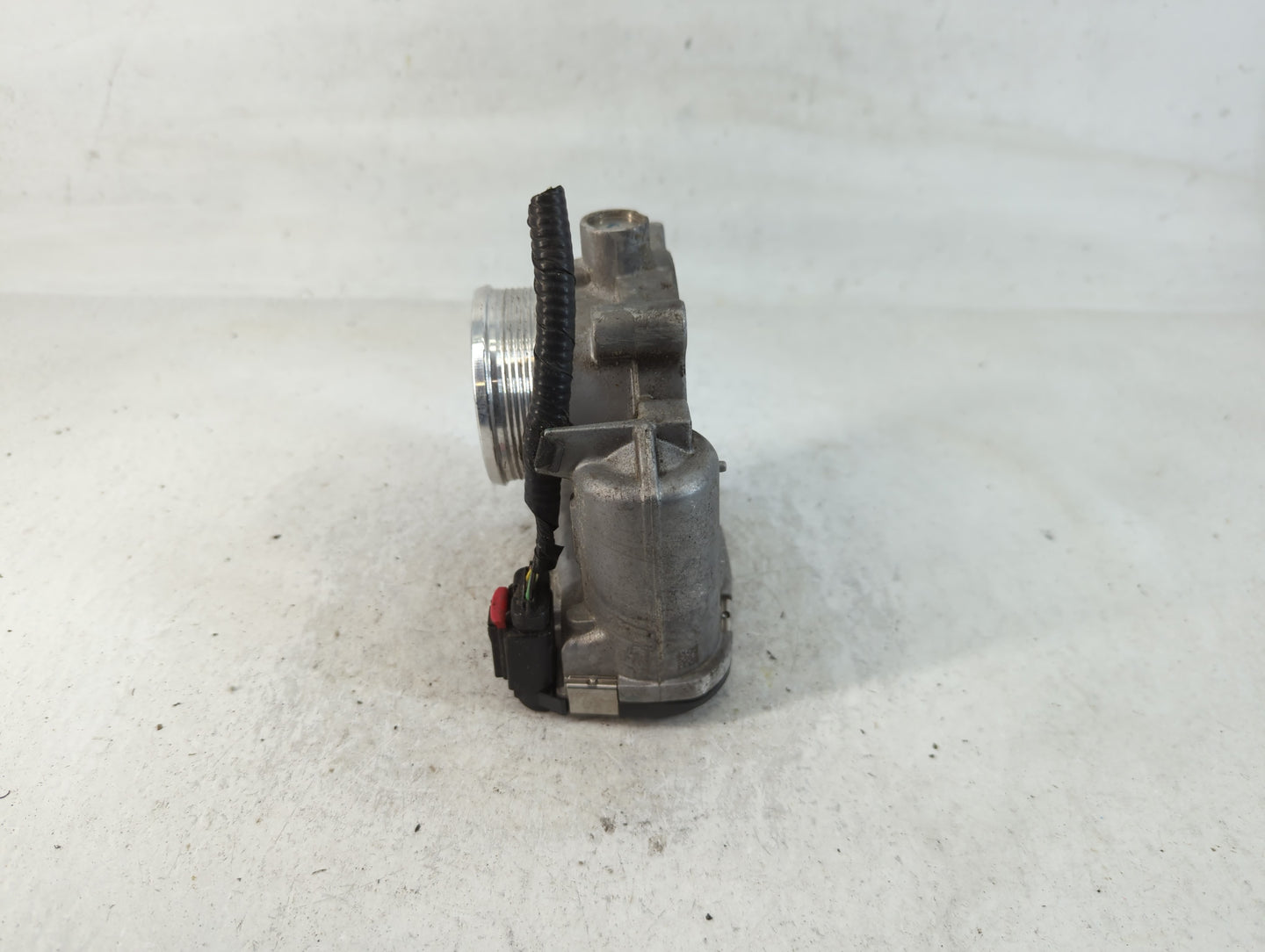2014-2018 Ford Focus Throttle Body P/N:DS7E-9F991-BB Fits Fits 2014 2015 2016 2017 2018 2019 2020 2021 2022 OEM Used Auto Pa