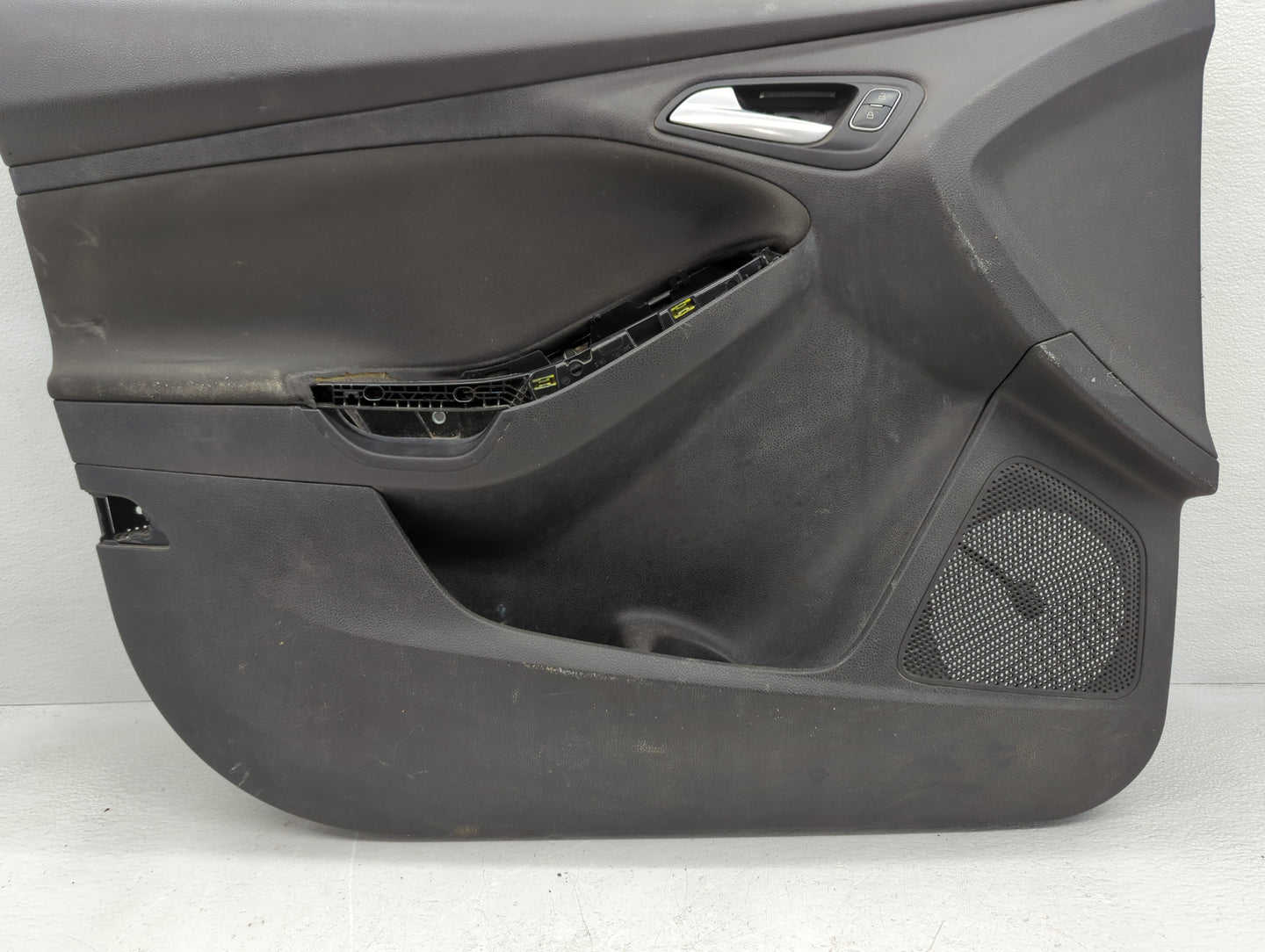 2015 Ford Focus Front Right Passenger Interior Door Panel Trim - Oemusedautoparts1.com