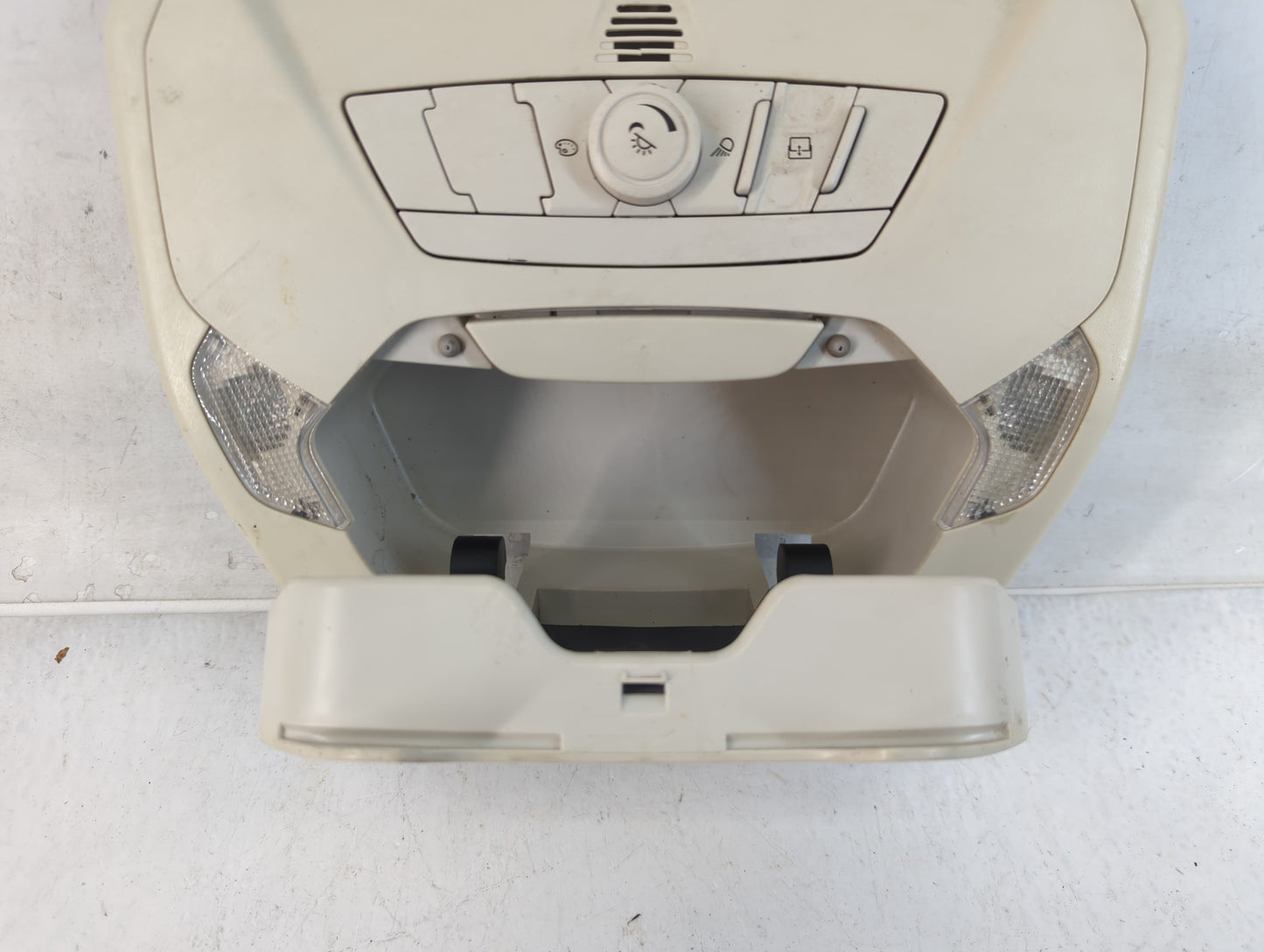 2015-2018 Ford Focus Center Floor Console P/N:156060720 Fits Fits 2015 2016 2017 2018 OEM Used Auto Parts - Oemusedautoparts