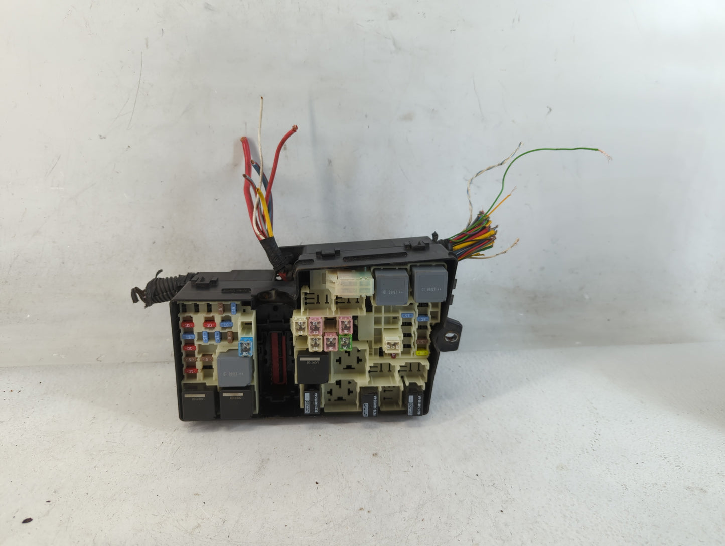 2015 Ford Focus Fusebox Fuse Box Panel Relay Module P/N:AV6T-14A076-AB Fits OEM Used Auto Parts - Oemusedautoparts1.com