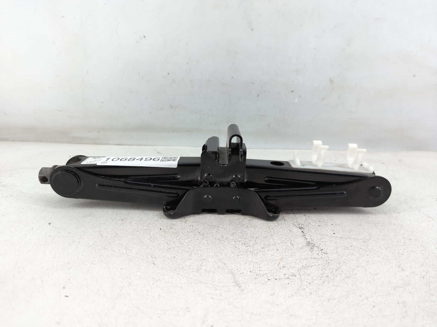 2015 Ford Fusion Spare Scissor Car Jack - Oemusedautoparts1.com