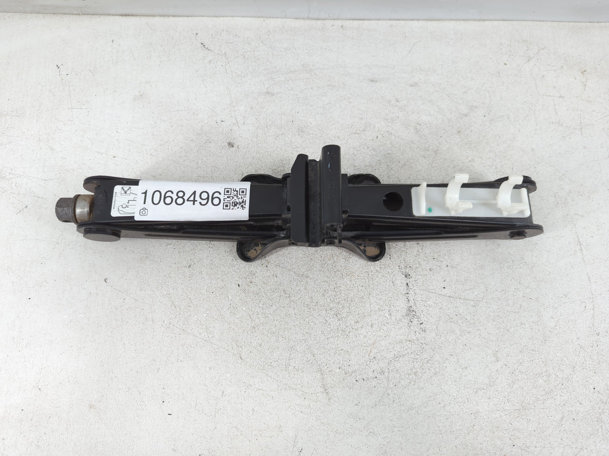 2015 Ford Fusion Spare Scissor Car Jack 1068496 - Oemusedautoparts1.com